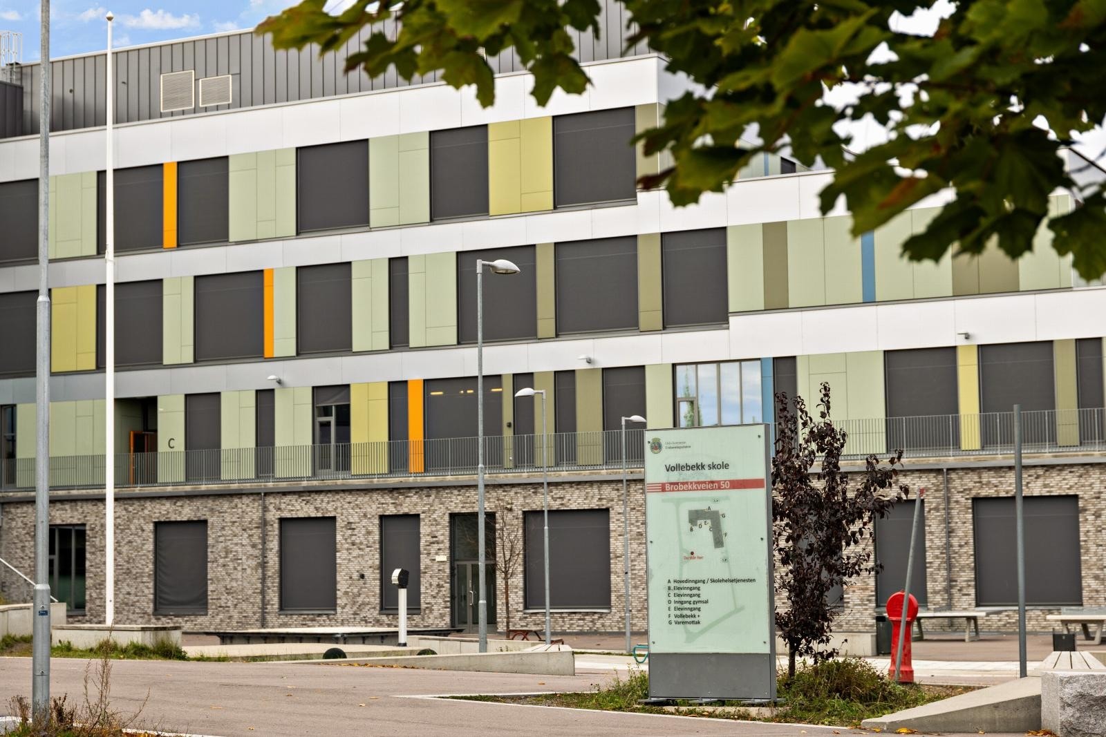 Vollebekk Skole ligger en kort spasertur unna. Det er også en rekke barnehager i nærområdet. Galleribilde