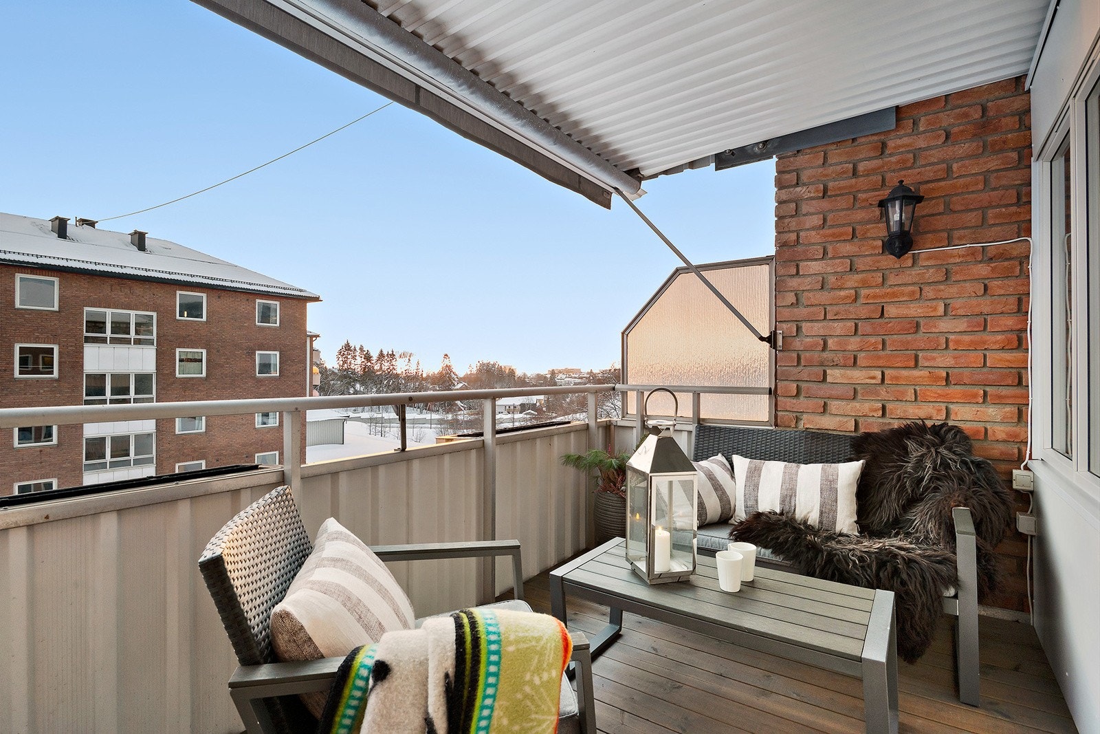 En flott og lys gjennomgående 4- roms leilighet beliggende i blokkens 3. etasje. Galleribilde