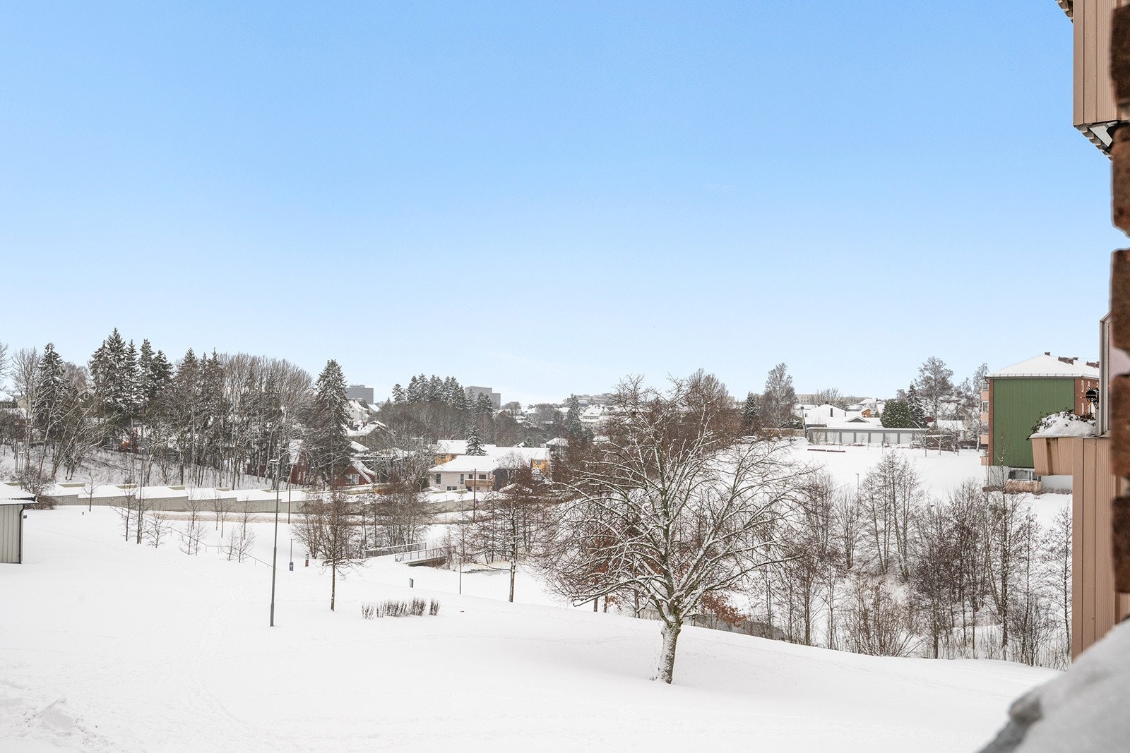Fra balkongen har man utsikt over Bjerkedalen park. Galleribilde