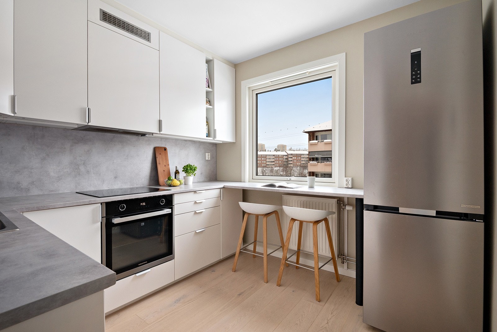 Stilrent separat kjøkken med innredning fra IKEA Galleribilde