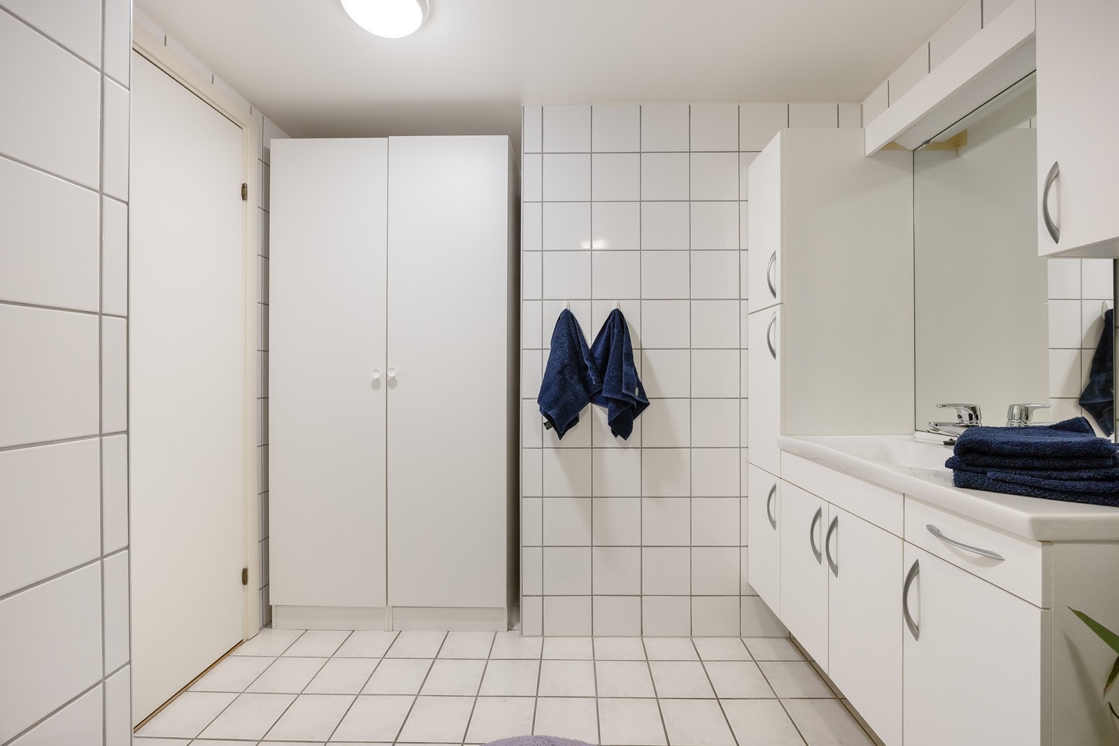 I tillegg er det også et dobbelskap for praktisk oppbevaring. Galleribilde