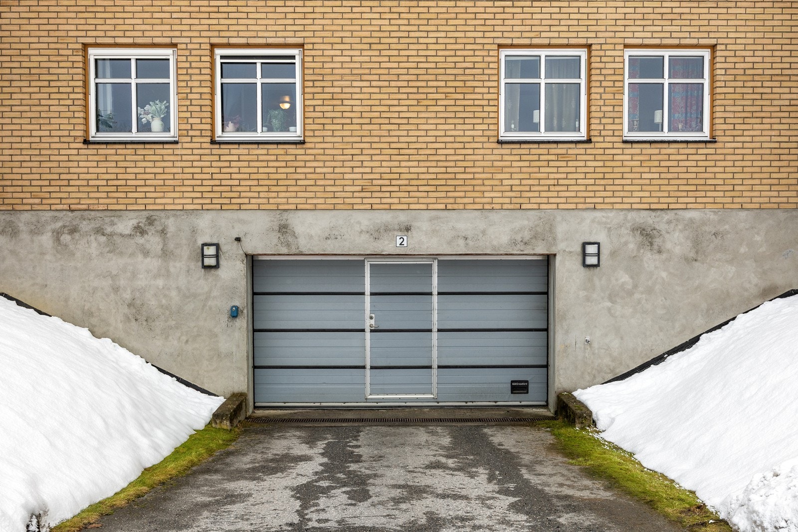 Leiligheten disponerer biloppstillingsplass i felles garasjekjeller. Galleribilde