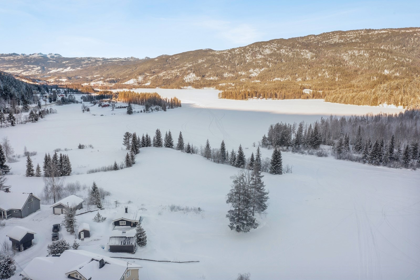 Et vintereventyr av en beliggenhet - her ligger alt til rette for ekte hytteliv i snødekte omgivelser. Galleribilde