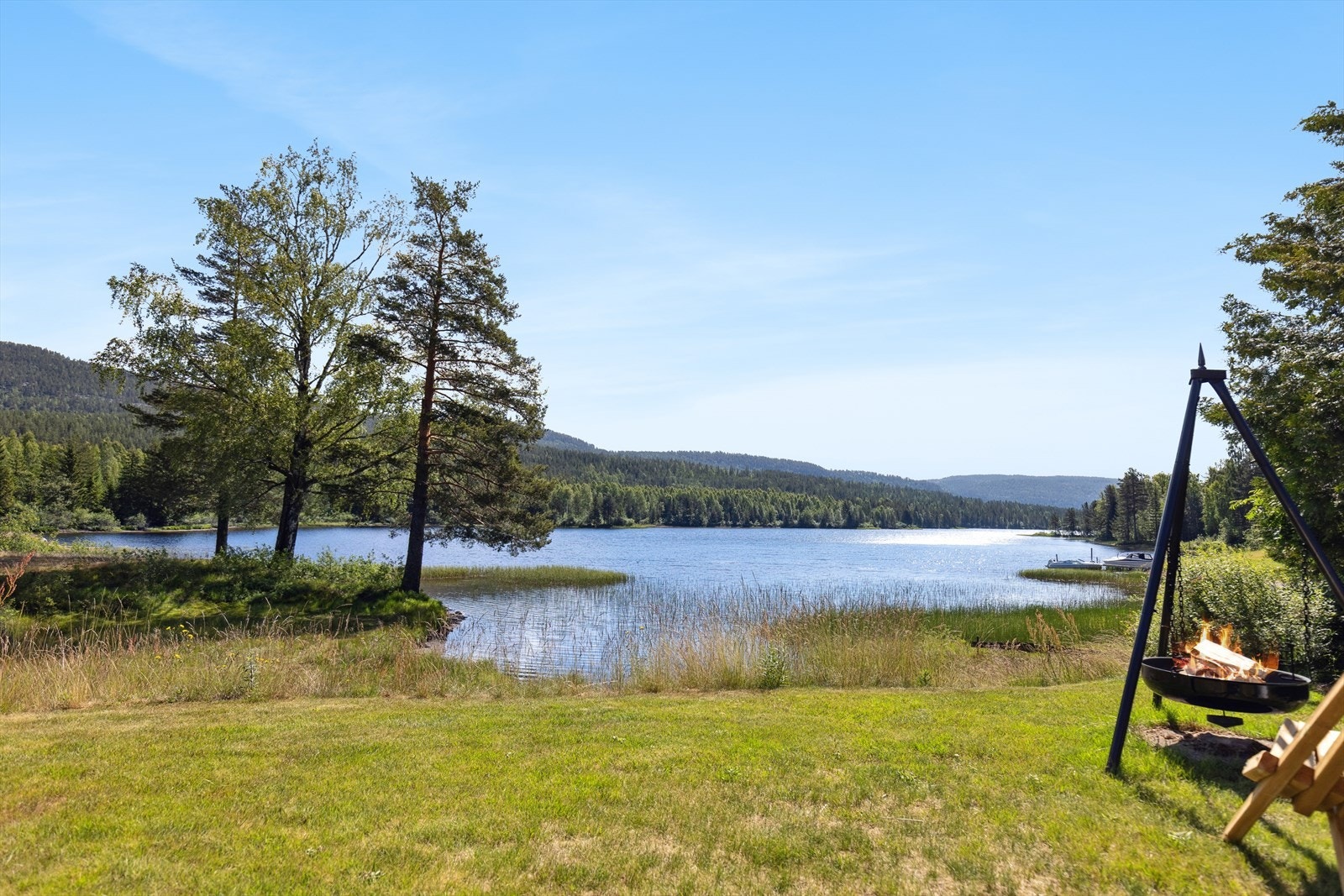 Her ser du den korte avstanden til Solevannet - et perfekt sted for bading, padling og late sommerdager. Galleribilde