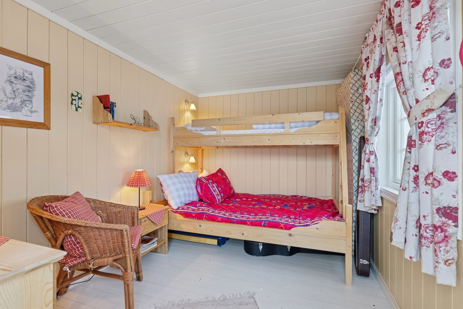 Det ekstra soverommet i uthuset gir fleksibilitet og overnattingsmuligheter. Galleribilde