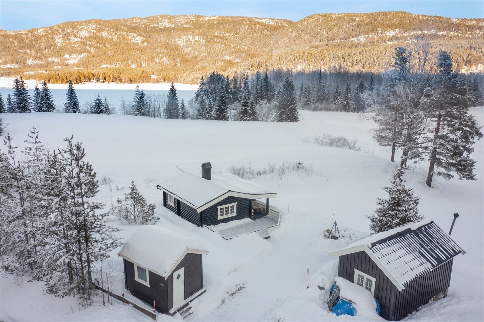 Her kan du lene deg tilbake og la stillheten fra vannet og skogen gjøre resten. Galleribilde