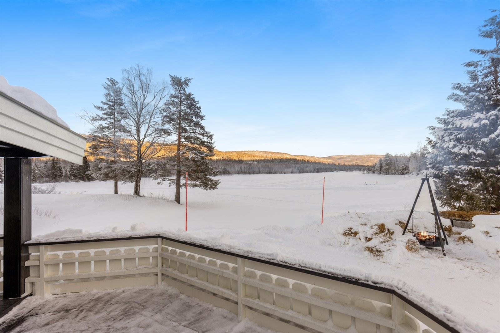 Den romslige terrassen på 26 m² gir deg plass til både avslapning, hyggelige måltider og lange sommerkvelder utendørs. Galleribilde