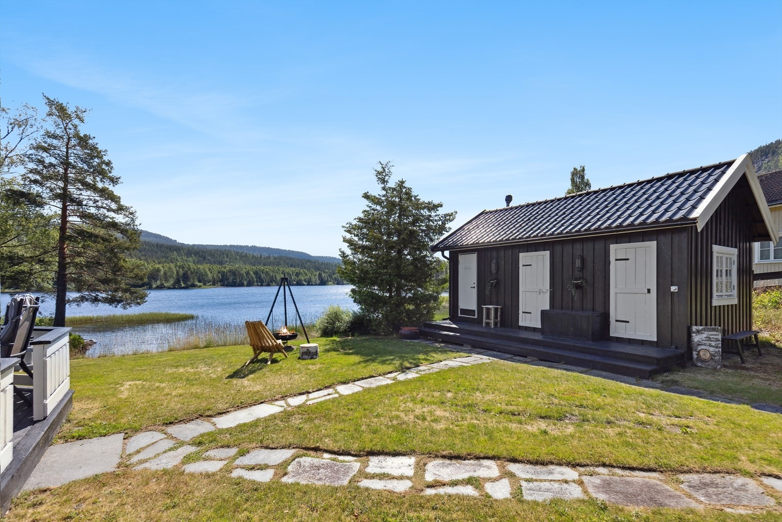 Her får du en naturnær oase med utsikt over Solevannet og vakker kveldssol over tunet. Galleribilde