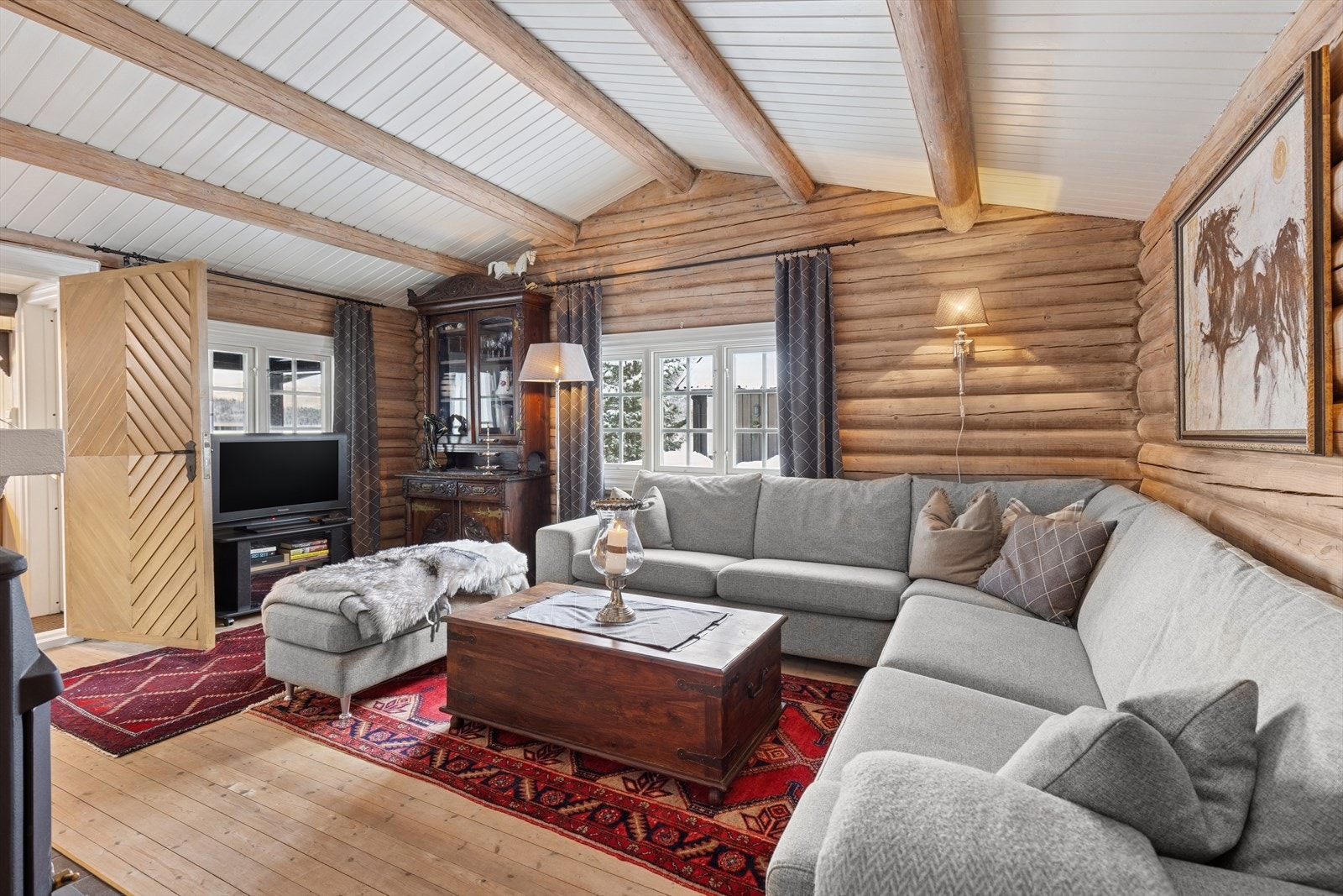 Ekstra takhøyde med åpen himling. Galleribilde