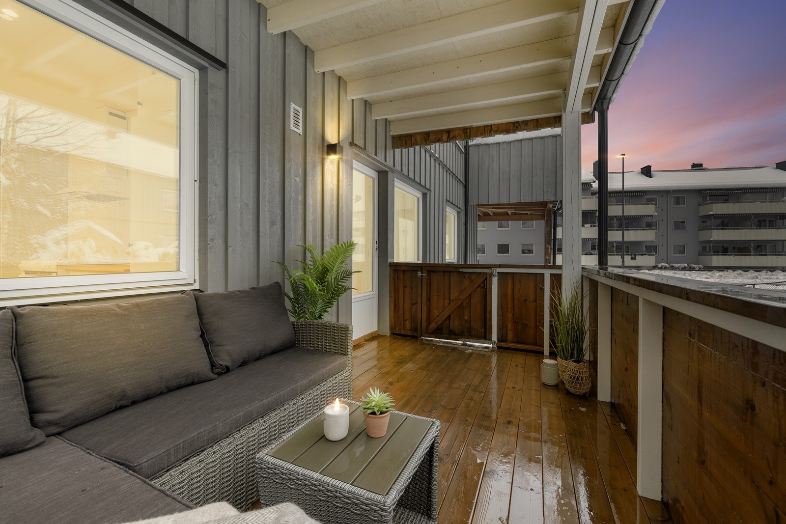 Leiligheten består av en innbydende entré, en romslig stue, et separat kjøkken, et praktisk bad og et soverom. Galleribilde