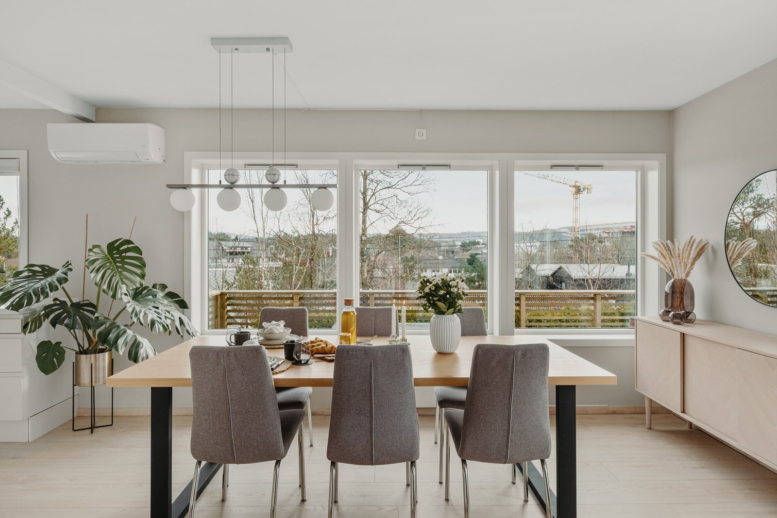 Ny parkett og overflater malt i 2025. Galleribilde