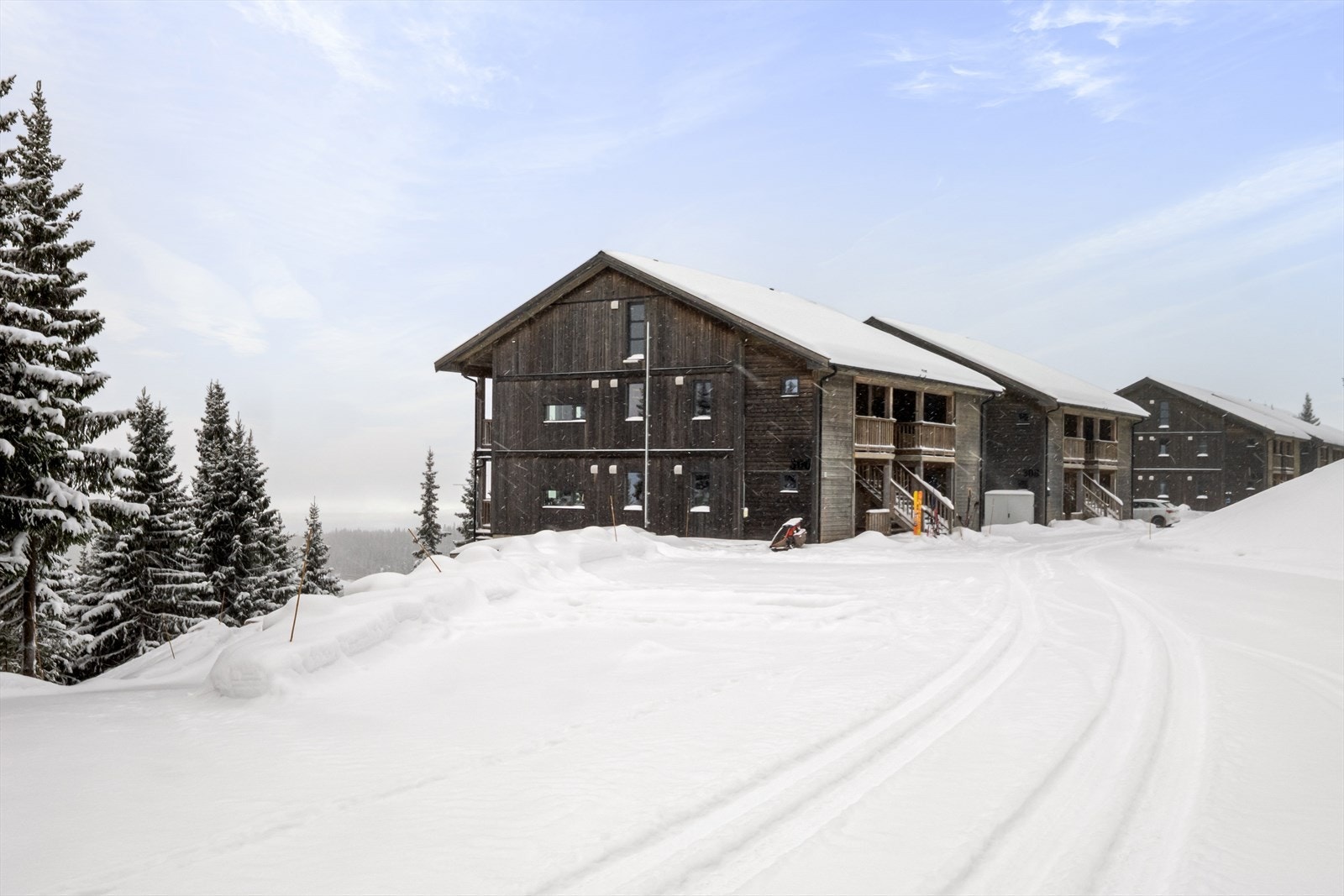 Bilvei helt frem og enkel adkomst. Galleribilde