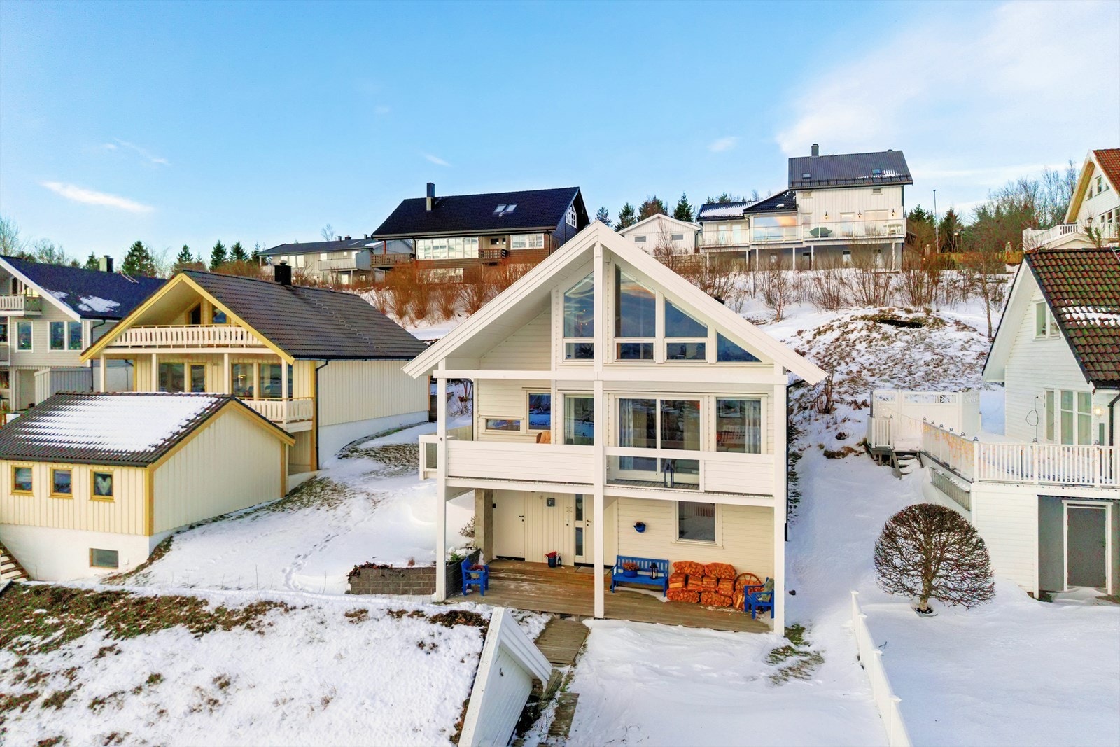 Boligen har gjennom årene blitt jevnlig vedlikeholdt og holder en fin standard. Galleribilde