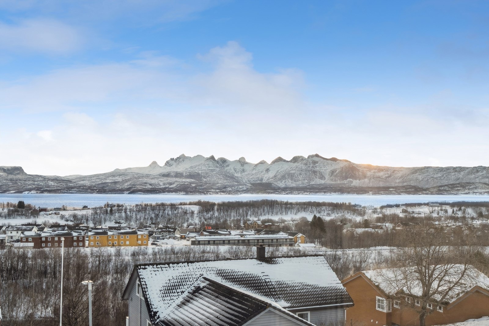 Herfra er det storslått utsikt mot velkjente Børvasstindan! Galleribilde