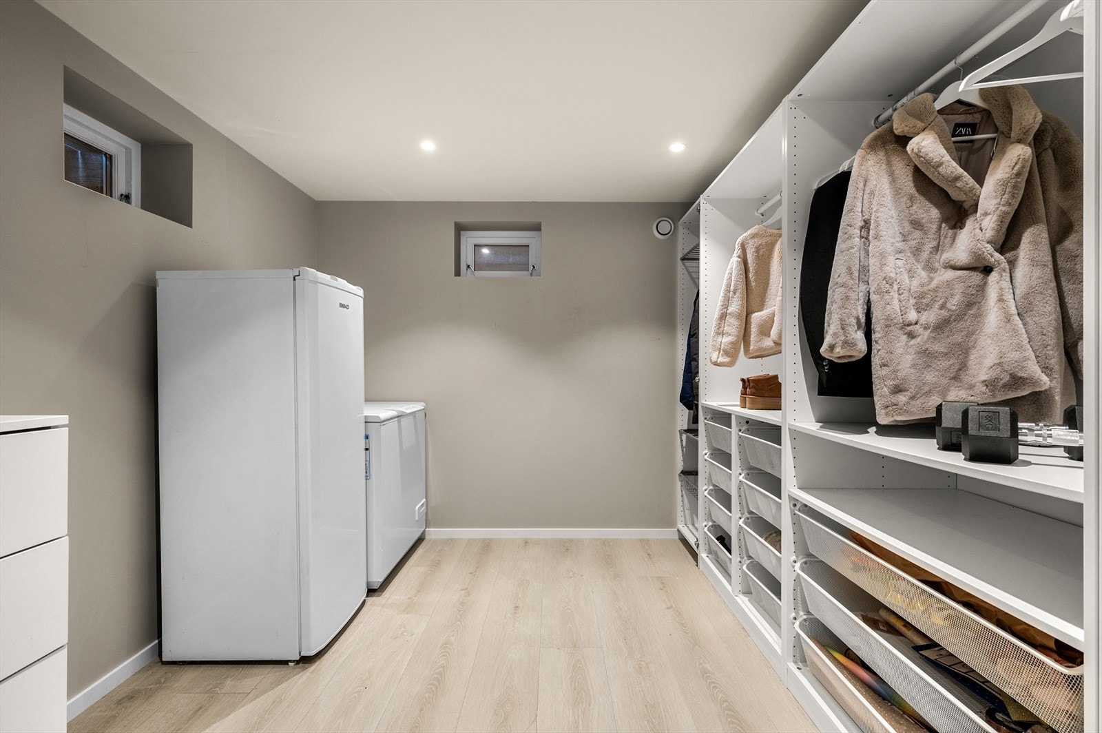 Boden er 8,8 kvm. og innredet med pax-garderober som følger salget. Galleribilde