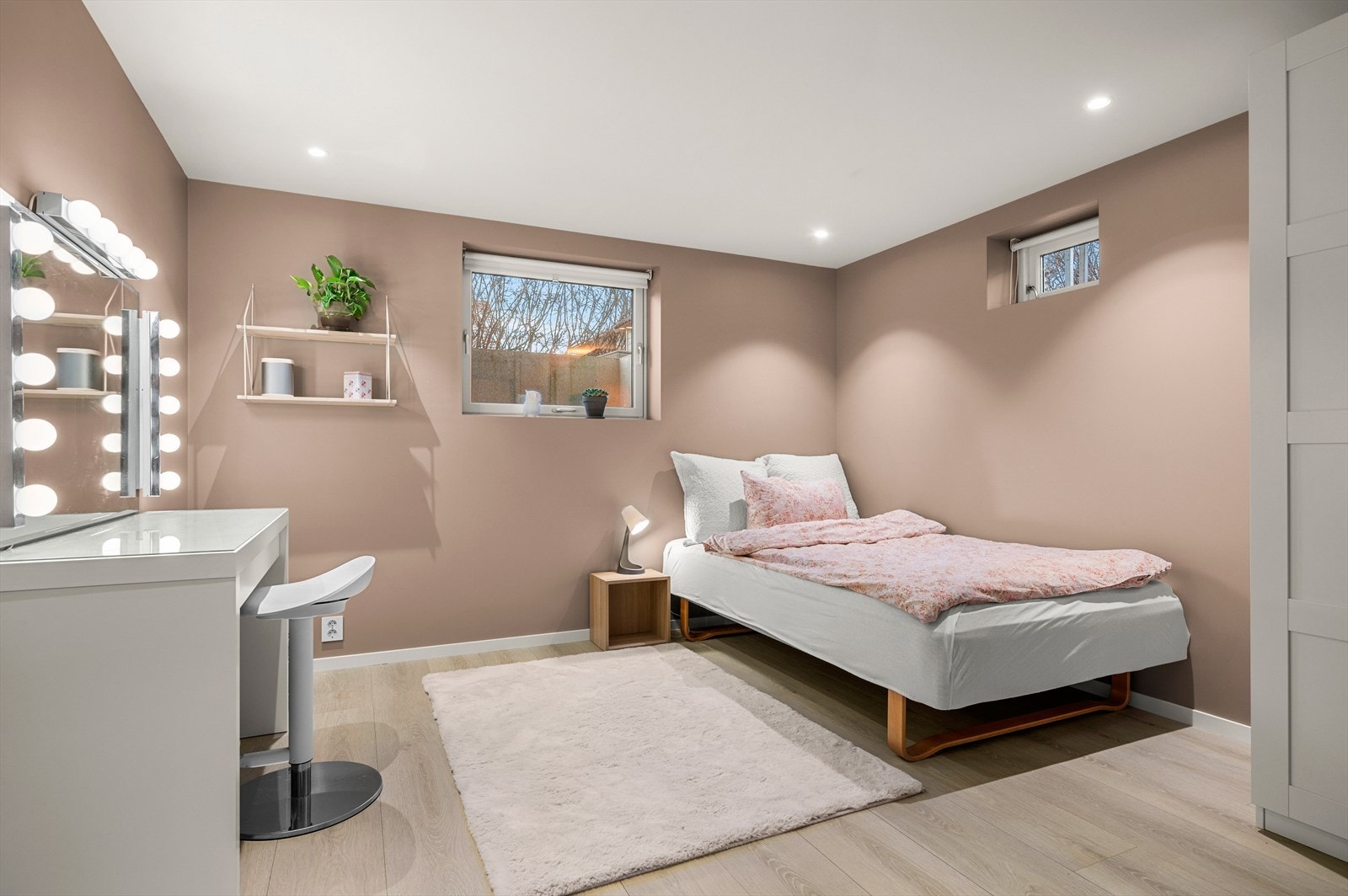 Soverom 4 i boligen. Rommet er 13,6 kvm. og har inngang til boden. Galleribilde