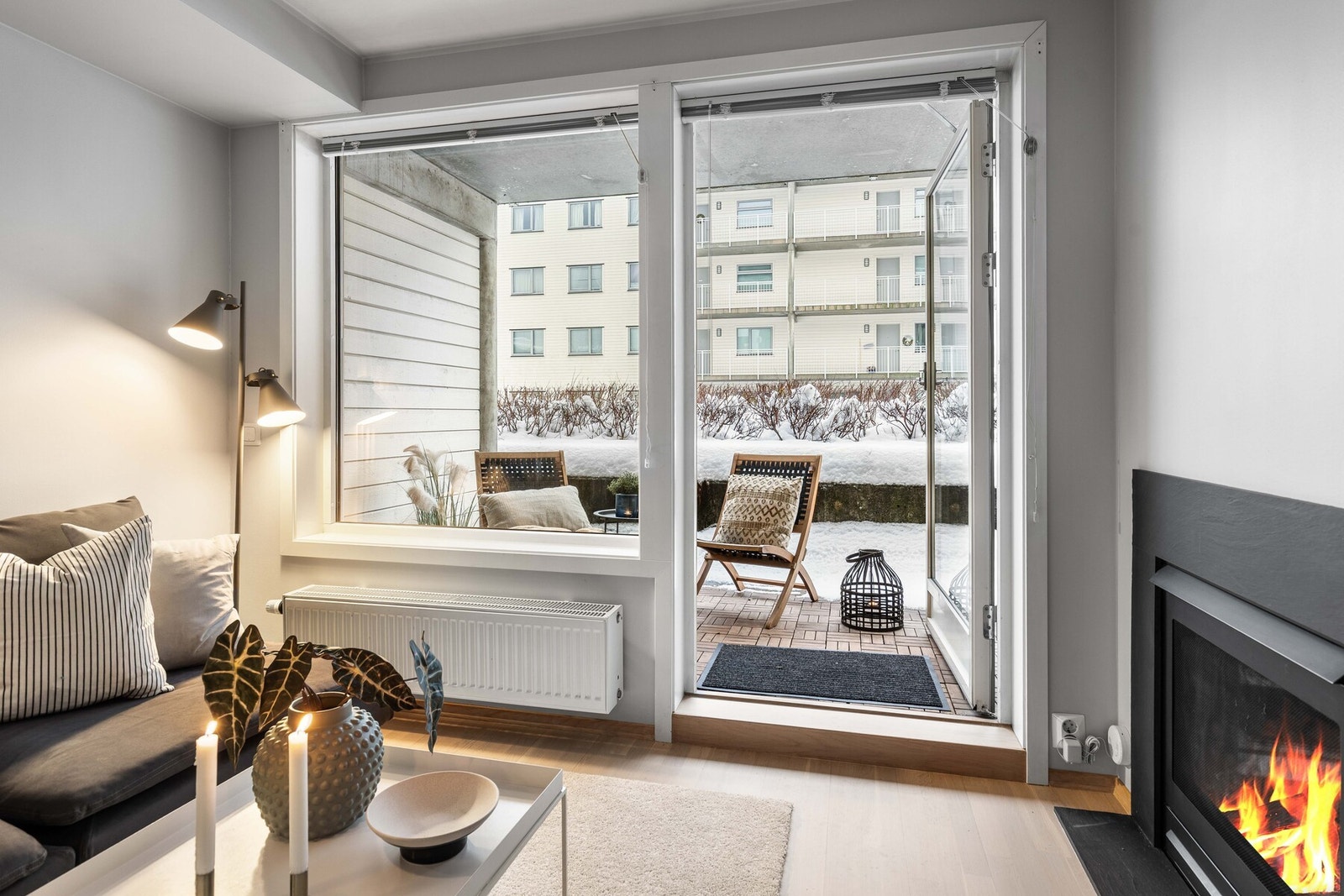 Fra stuen er det utgang til en innbydende terrasse. Galleribilde