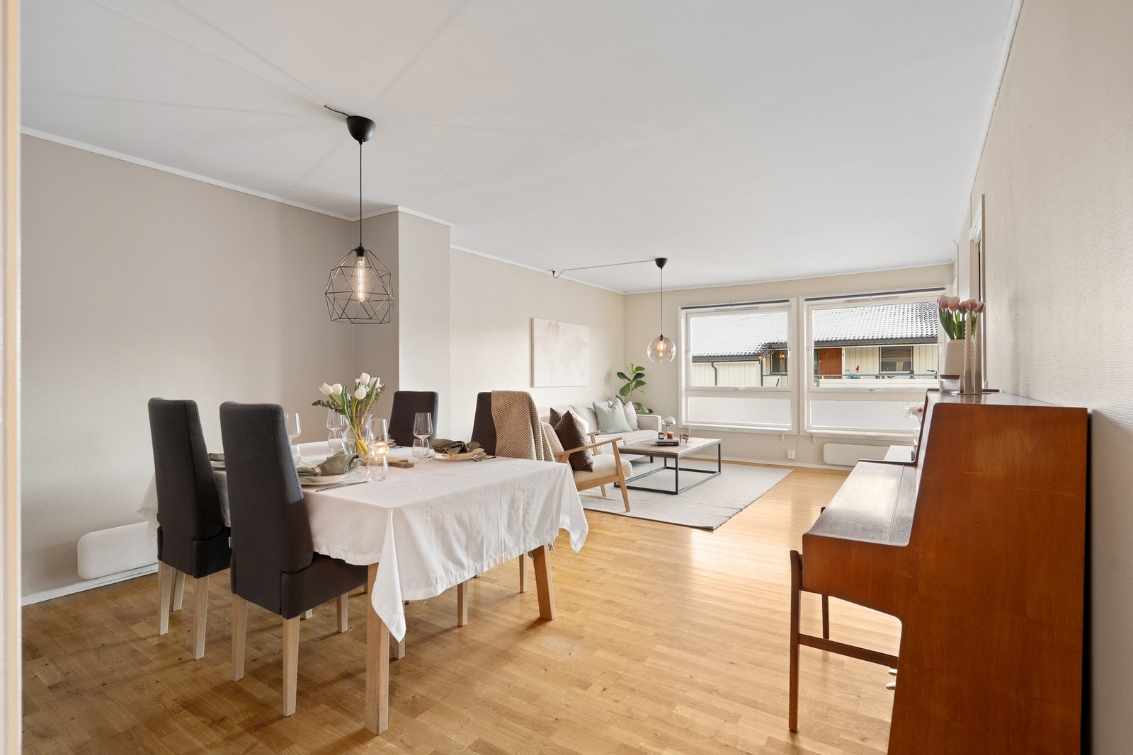 Fra stuen er det utgang til en flott balkong. Galleribilde