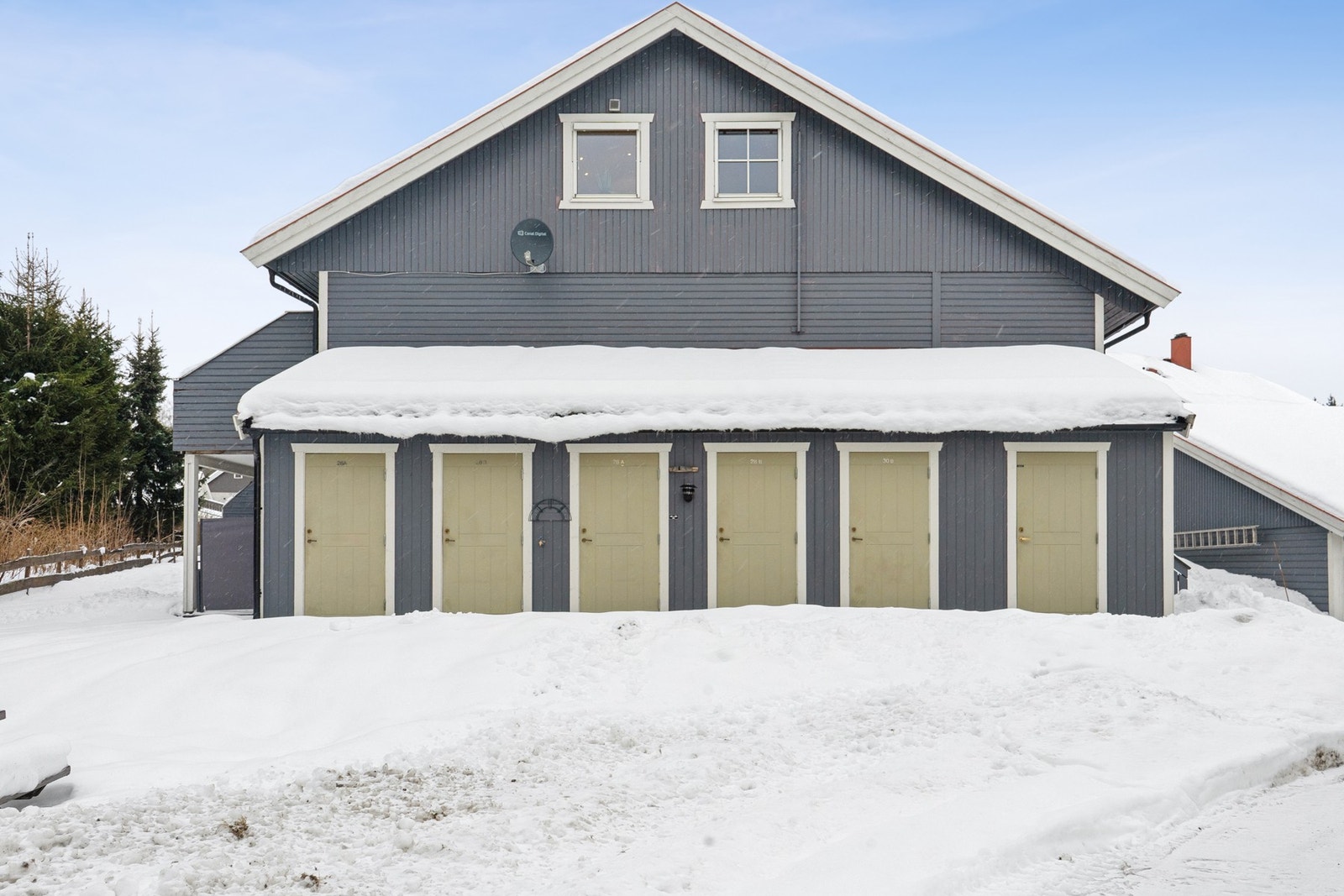 Utvendig bod i felles bodrekke. Galleribilde