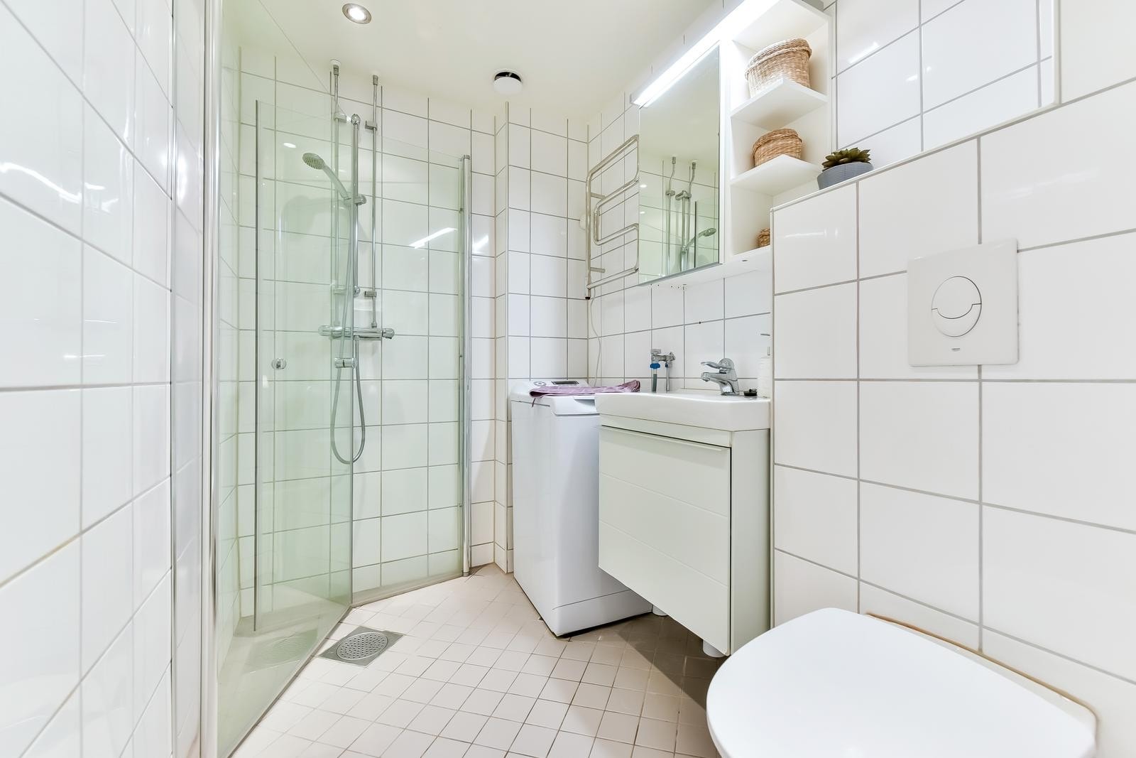 Pent bad, med plass til vaskemaskin Galleribilde