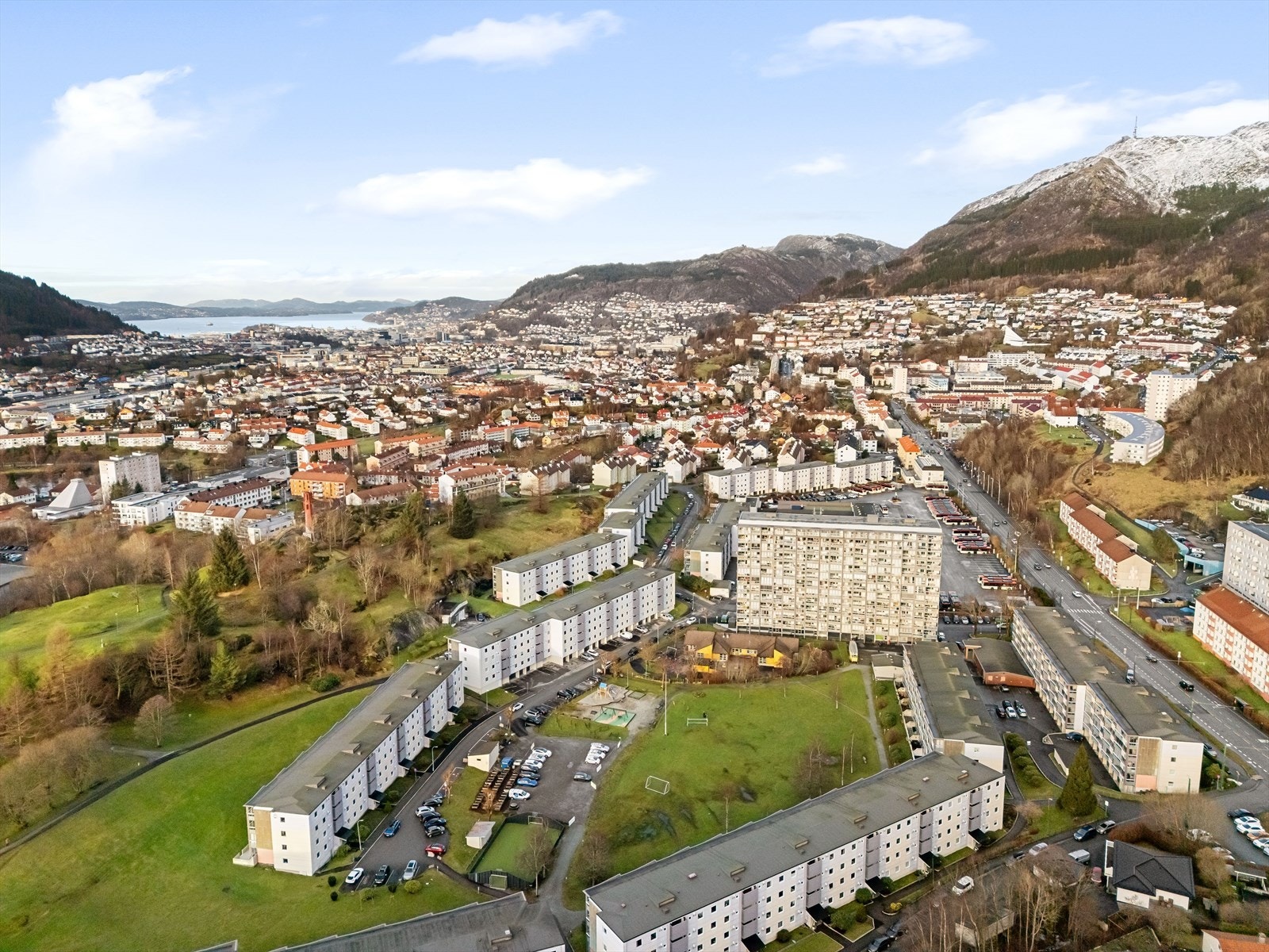 Mannsverk Boliglag A/S består av til sammen 588 leiligheter fordelt på 1 høyblokk og 10 lavblokker. Galleribilde