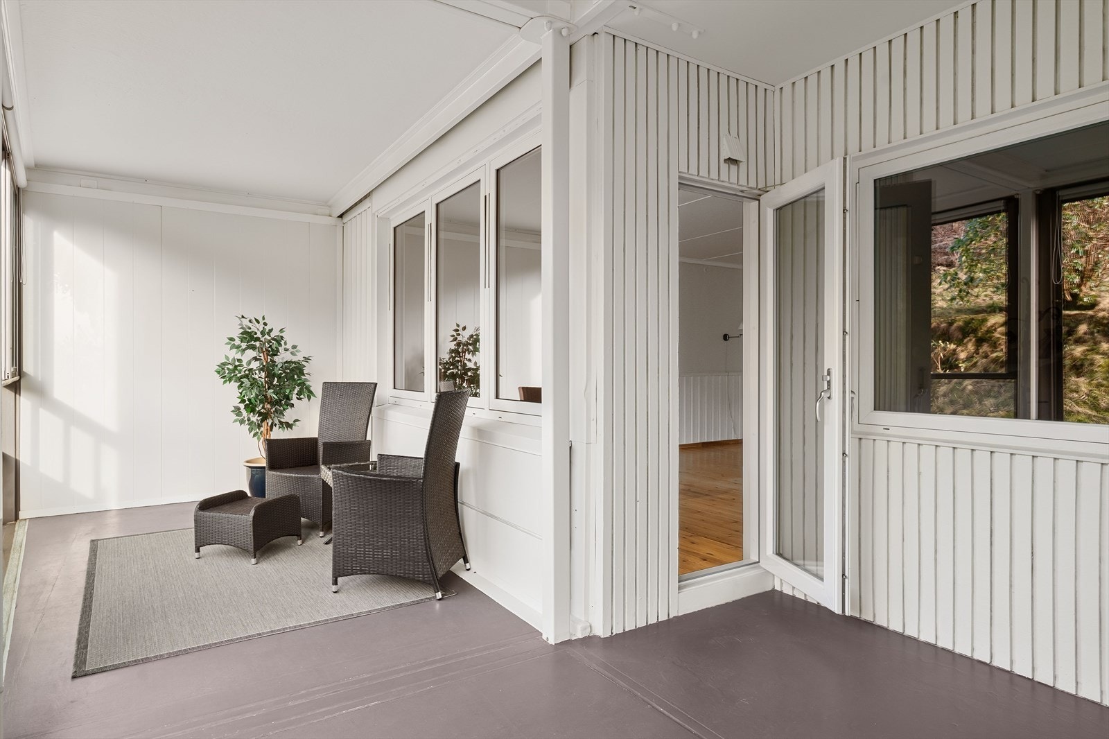 Vinterhagen er en flott forlengelse av stuen og kan, med varmelampe, benyttes store deler av året. Galleribilde