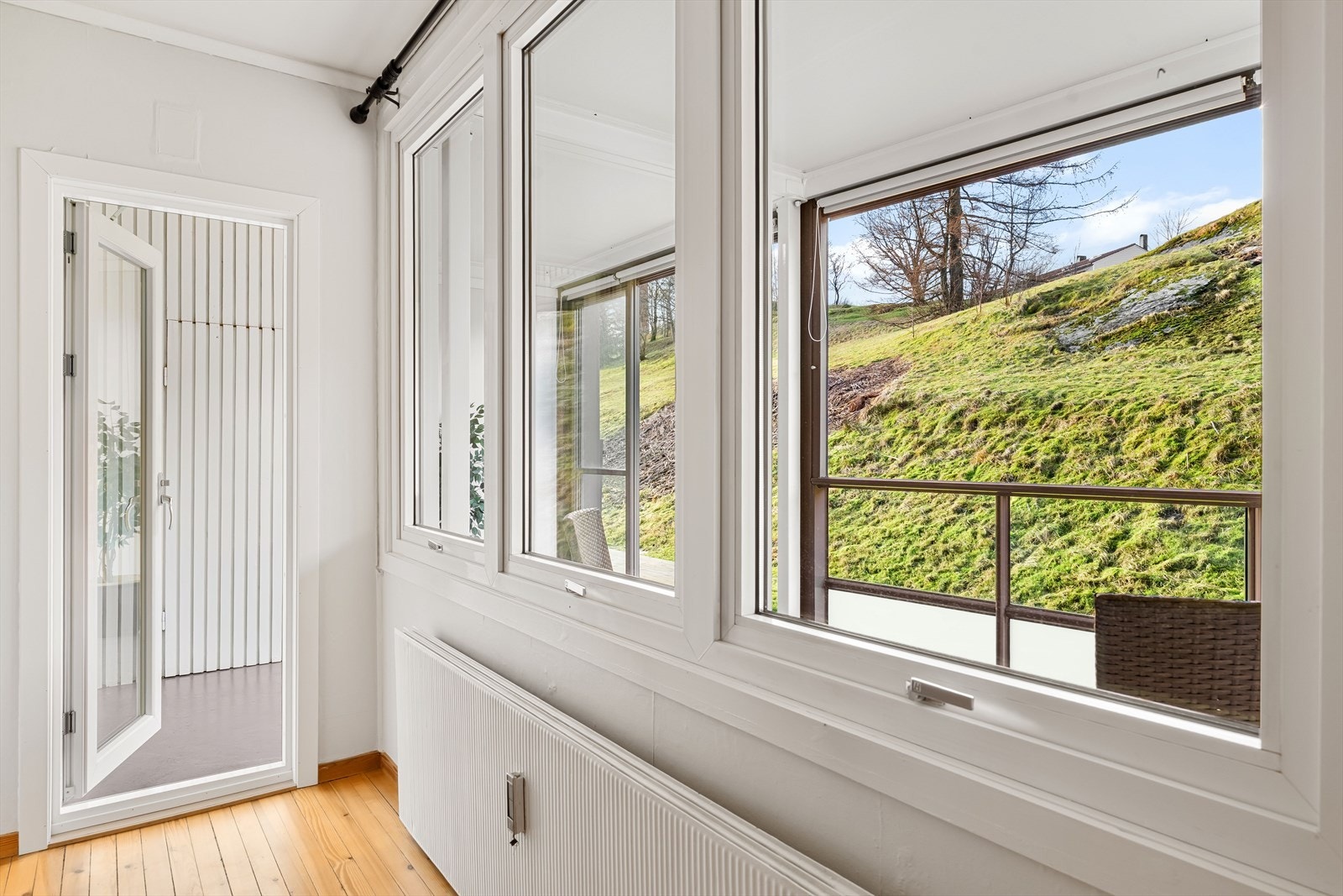 Fra stuen er det utgang til innglasset balkong på hele 17,2 kvm. Galleribilde