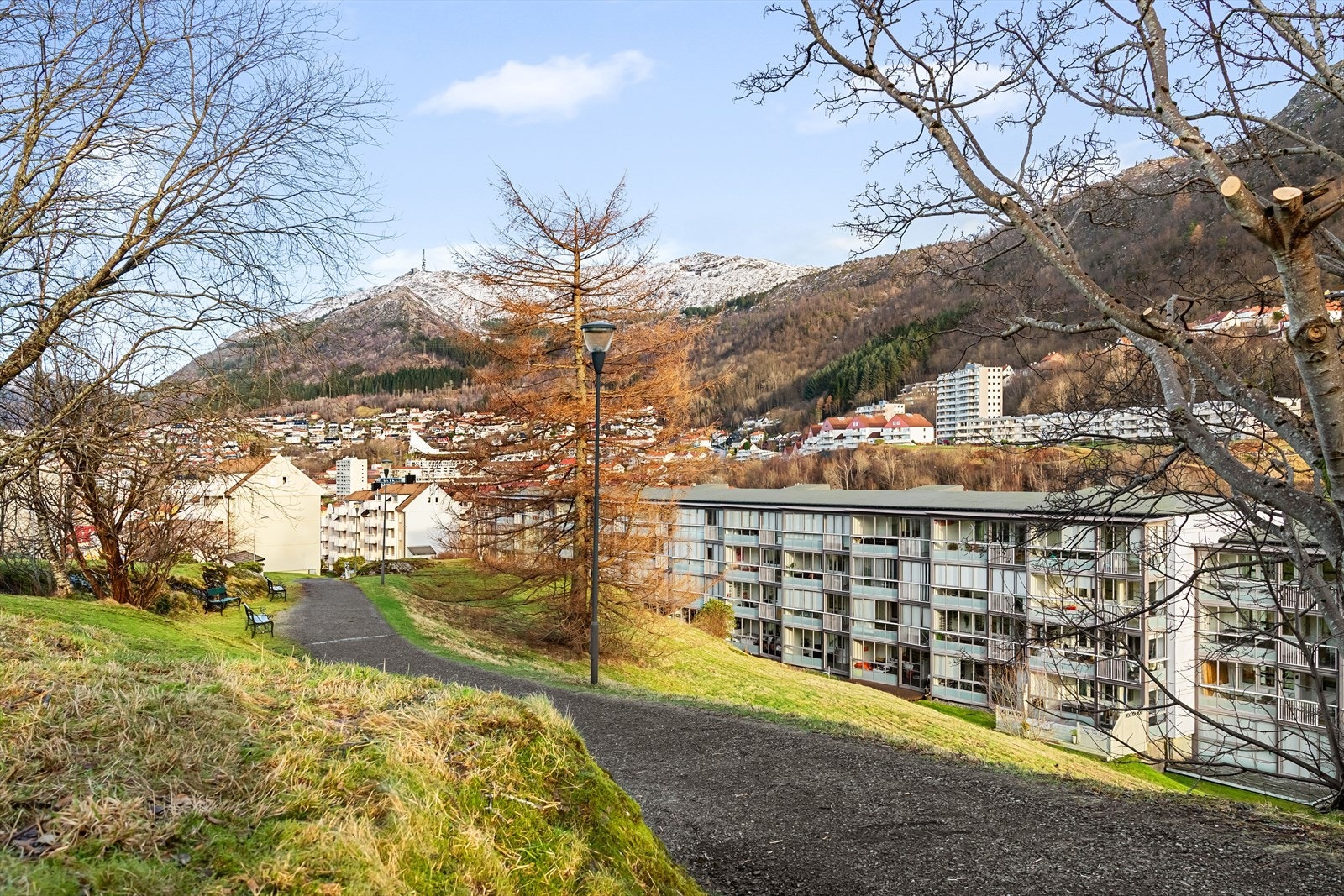 På Mannsverk har man det meste i nærheten; dagligvarebutikker, treningssenter, busstopp med hyppige avganger og idylliske Mannsverk Park. Galleribilde