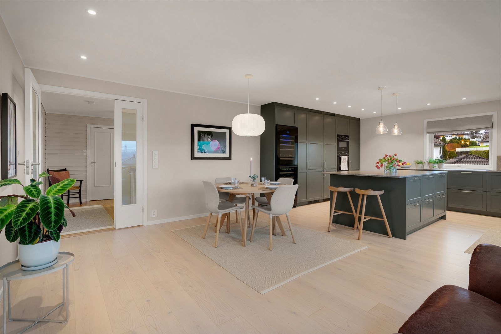 Kjøkkenet har også elektriske varmekabler. Galleribilde