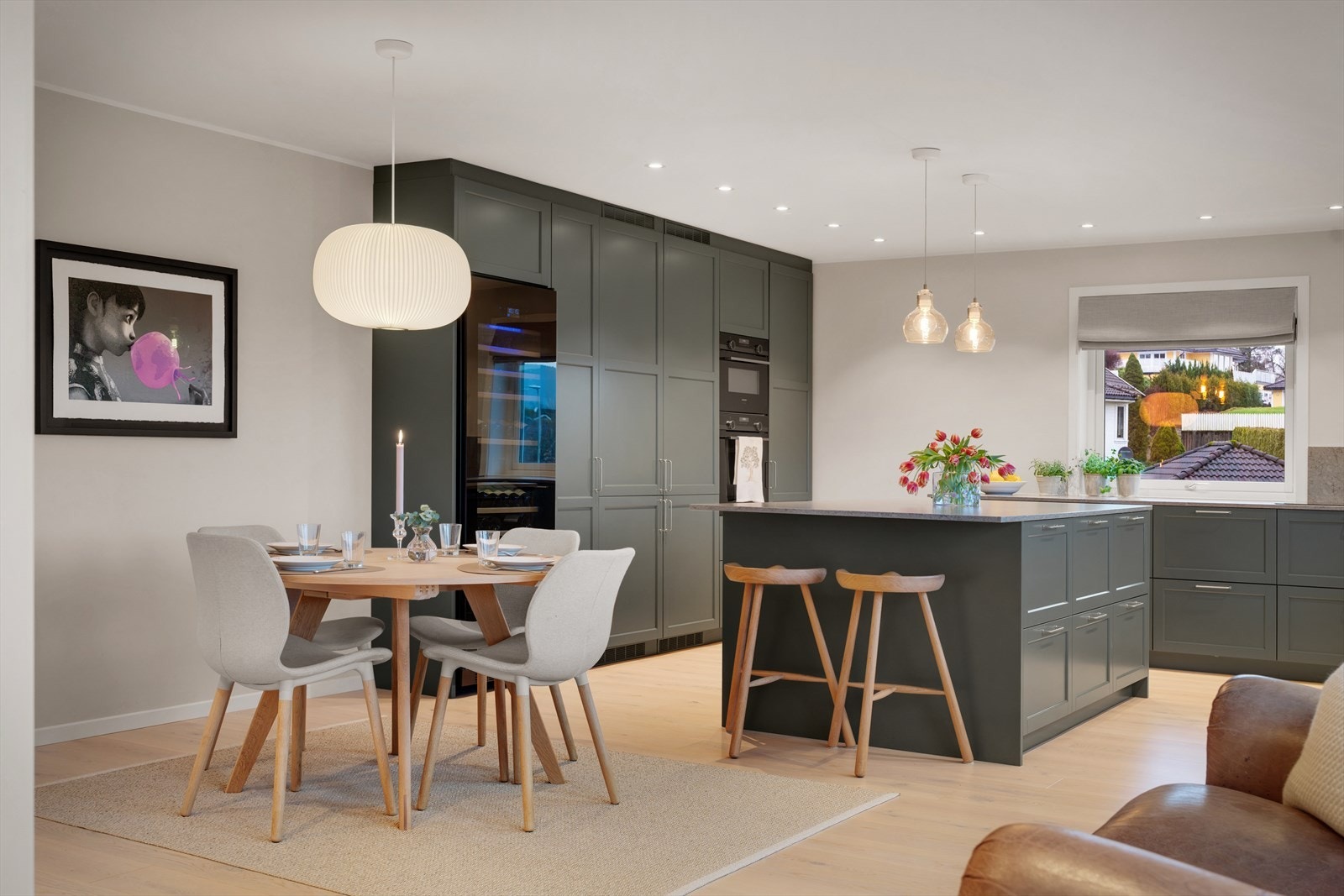 Her er det også plass til spisebord. Galleribilde