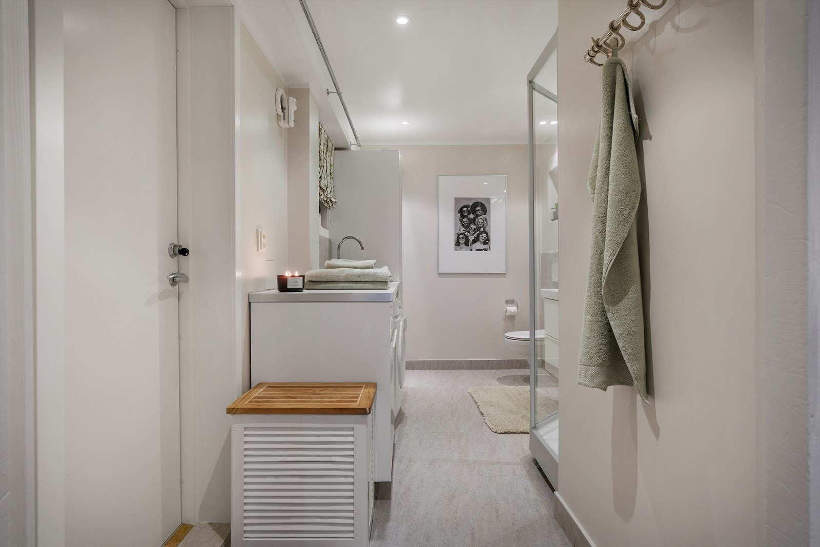 Lekkert bad i hoveddelen til 1. etasje på 7,8m². Galleribilde