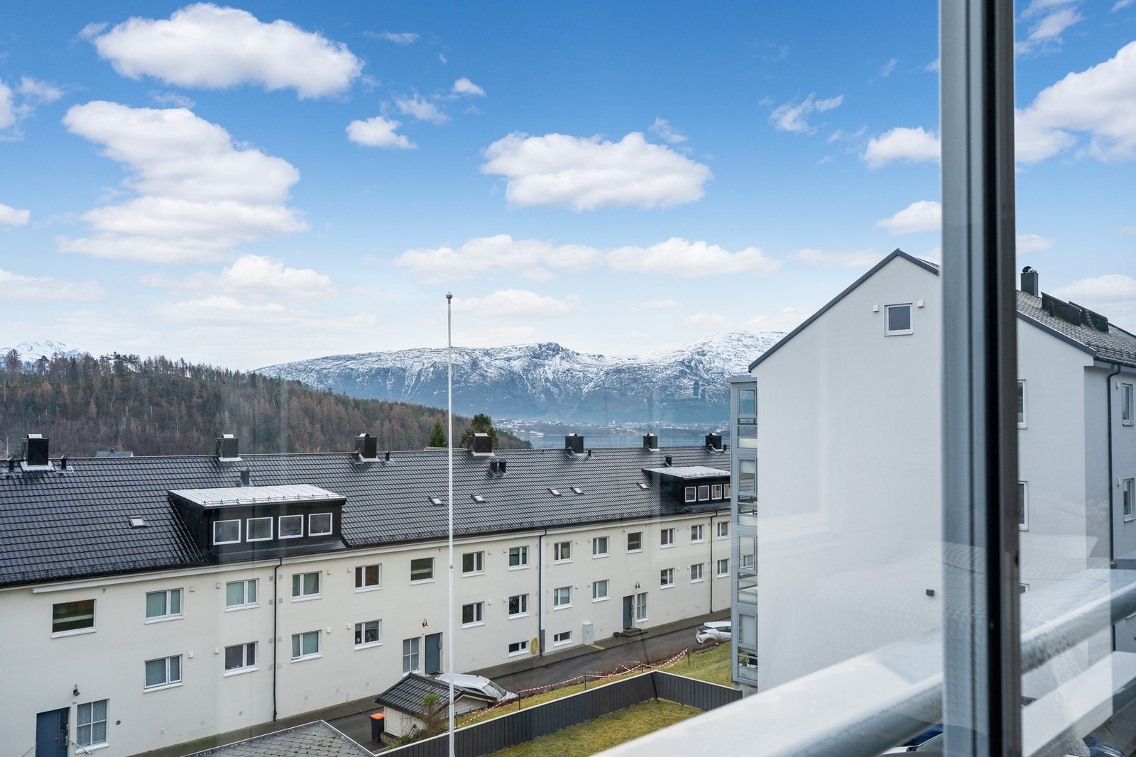 Nydelig utsikt fra verandaen. Galleribilde