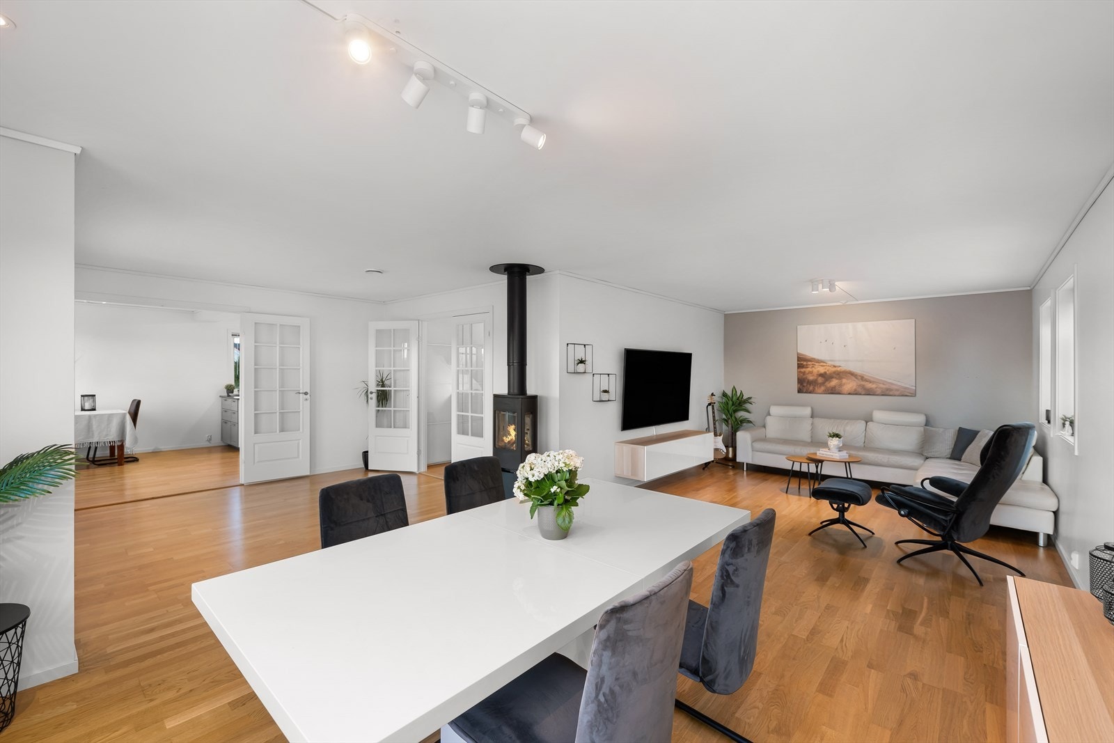 Her kan både sofagruppen, spisebordet og godstolene få sin naturlige plass. Galleribilde