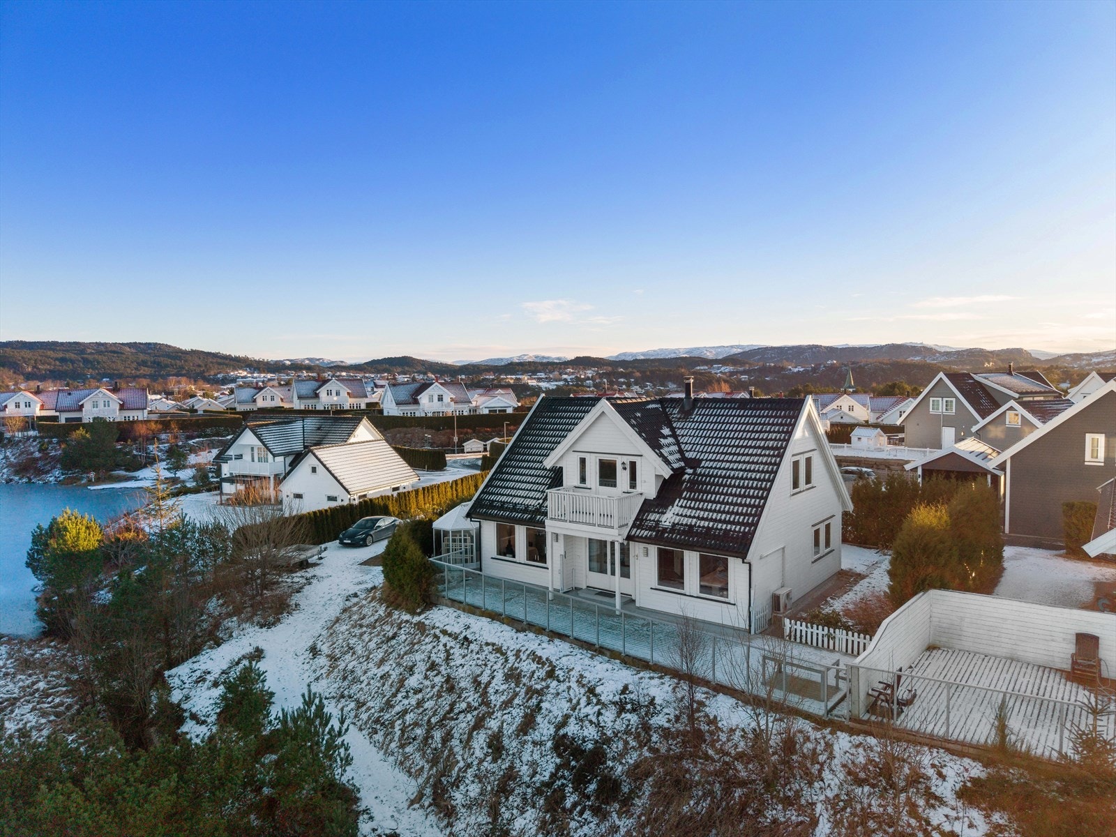 Vestre Solåsen 15 presentert av Dag Erik Fotland, EiendomsMegler 1 Askøy. Galleribilde
