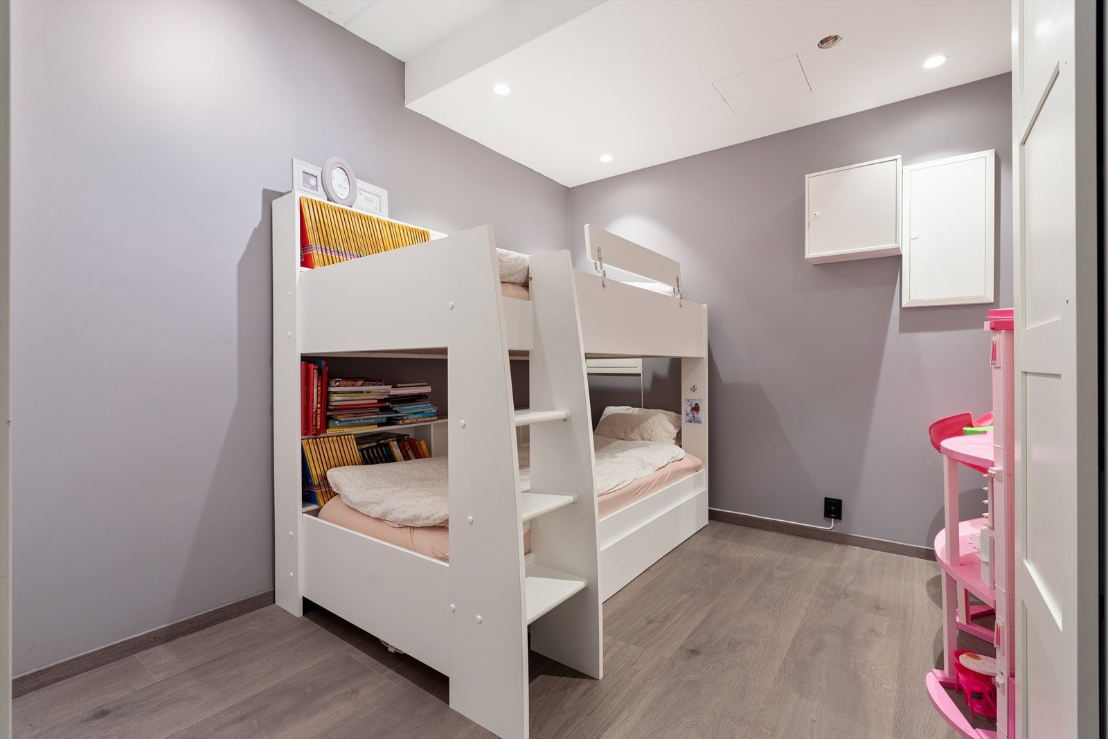 Bod er i dag innredet som soverom. Det er ikke omsøkt eller godkjent hos kommunen. Galleribilde