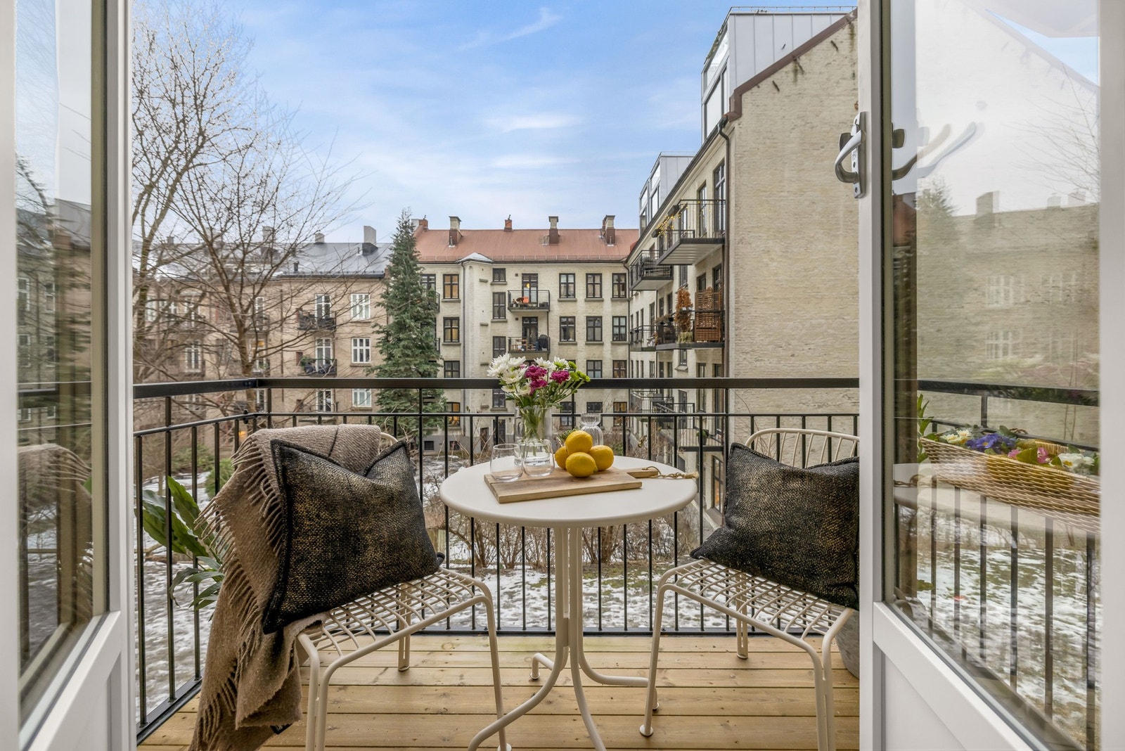 I forbindelse med oppussingen fikk også leiligheten endret planløsning, med 2 soverom og balkong vendt mot rolig bakgård. Galleribilde