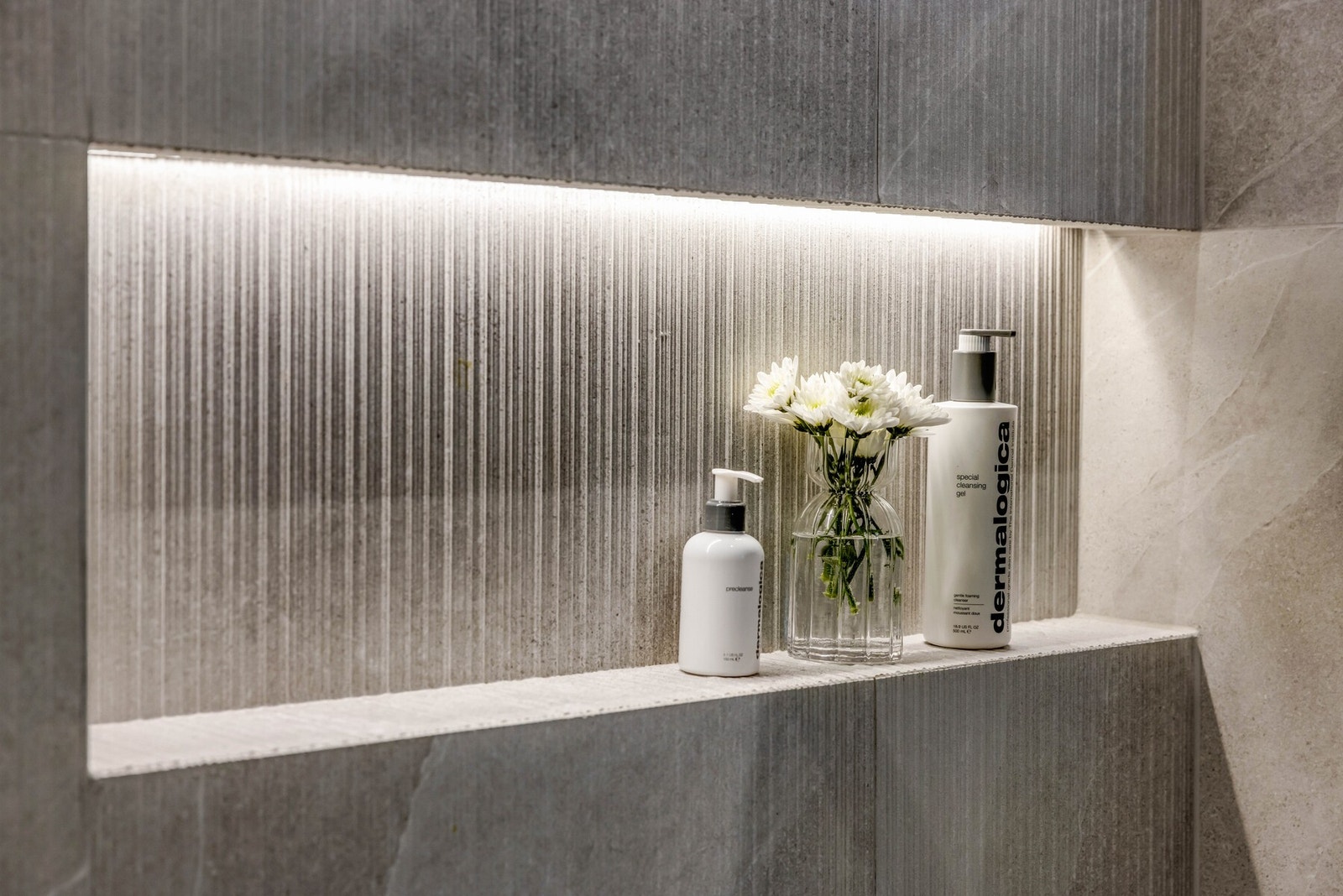 Spesialtilpasset nisje for såpe i dusjen. Galleribilde