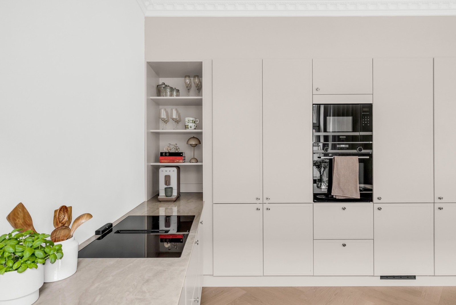 Kjøkkenventilator med kullfilter. Galleribilde