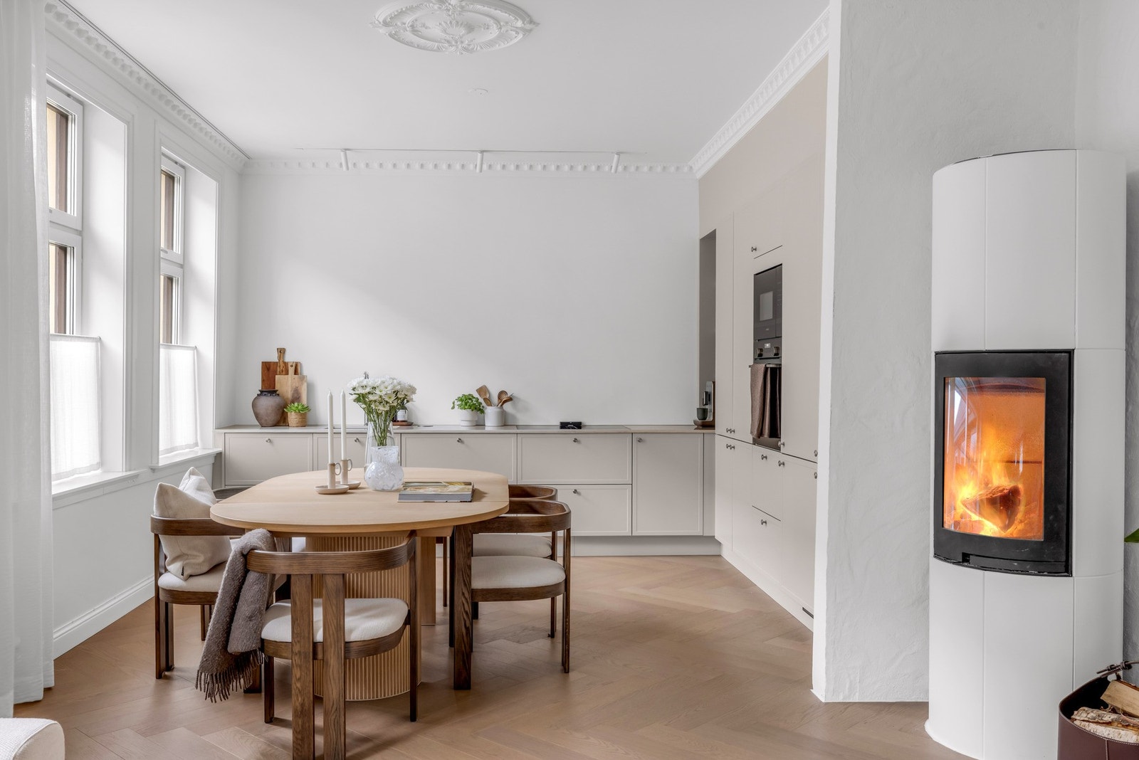 Beliggenheten kan sies og være helt suveren, men få minutters gange til både Kiellands plass, Bislett, Vulkan og Grünerløkka. Perfekt for deg som ønsker å bo sentralt og urbant. Galleribilde