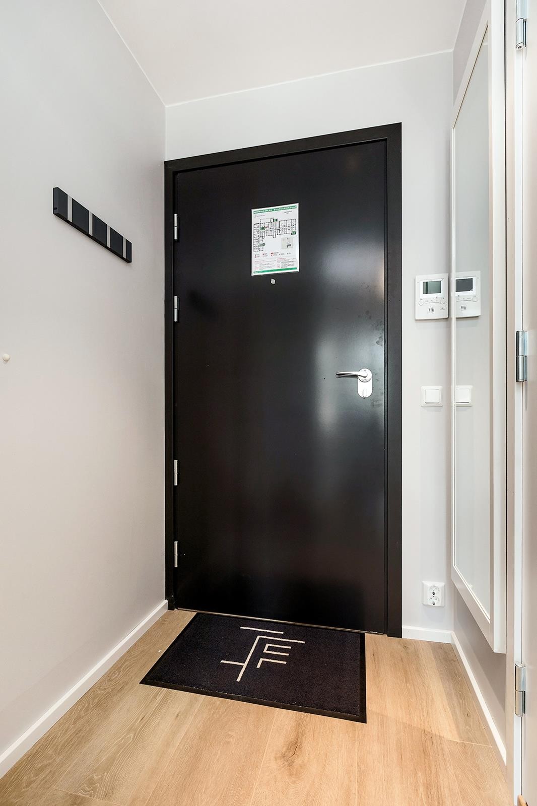 Klesskap medfølger. Callingsystem med display Galleribilde