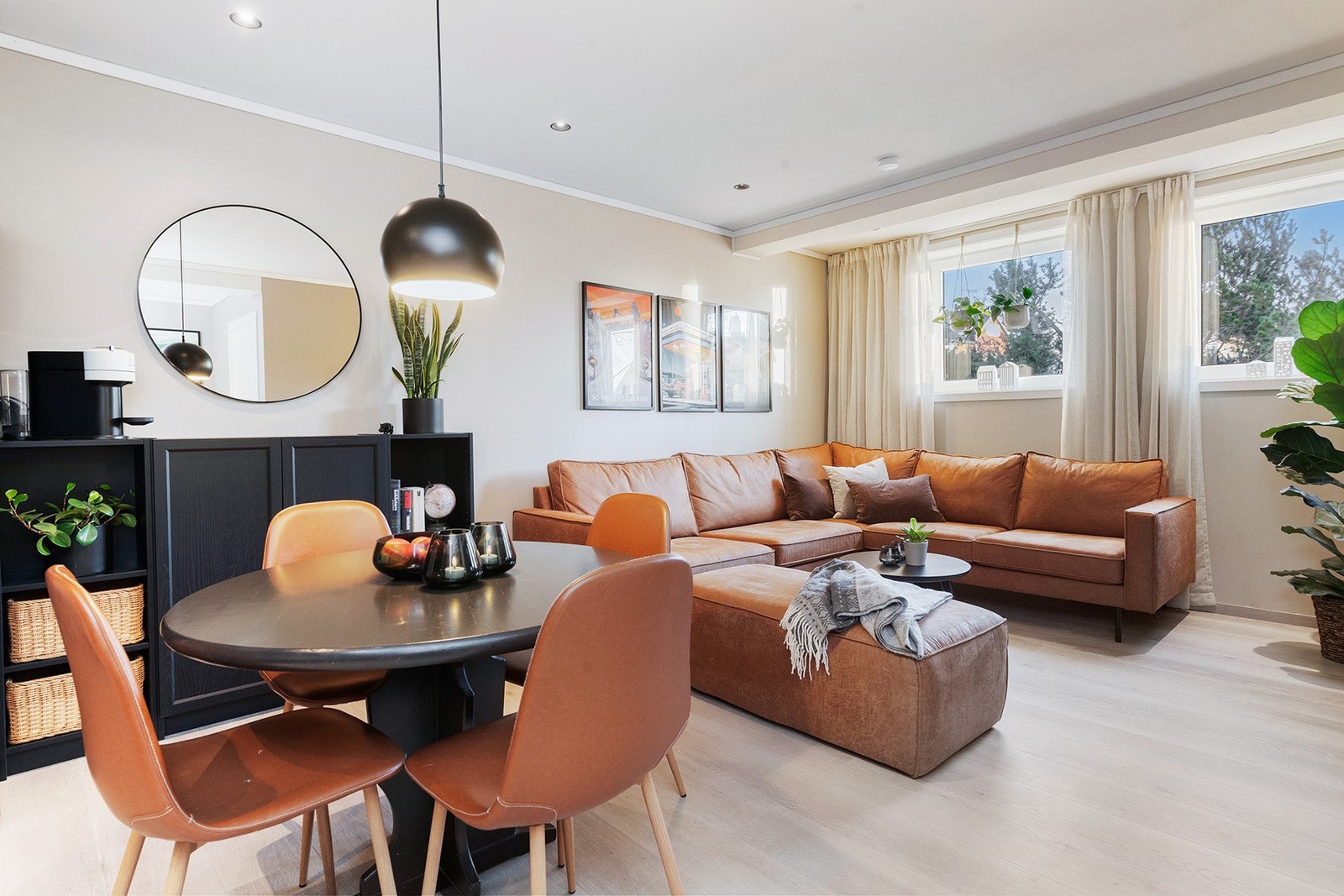 Velkommen til Moldelivegen 9 presentert av Anders Sæternes EIE eiendomsmegling. Foto: Diakrit (Espen Istad) Galleribilde