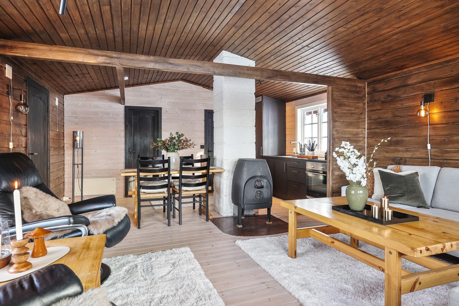 Stue mot kjøkken Galleribilde