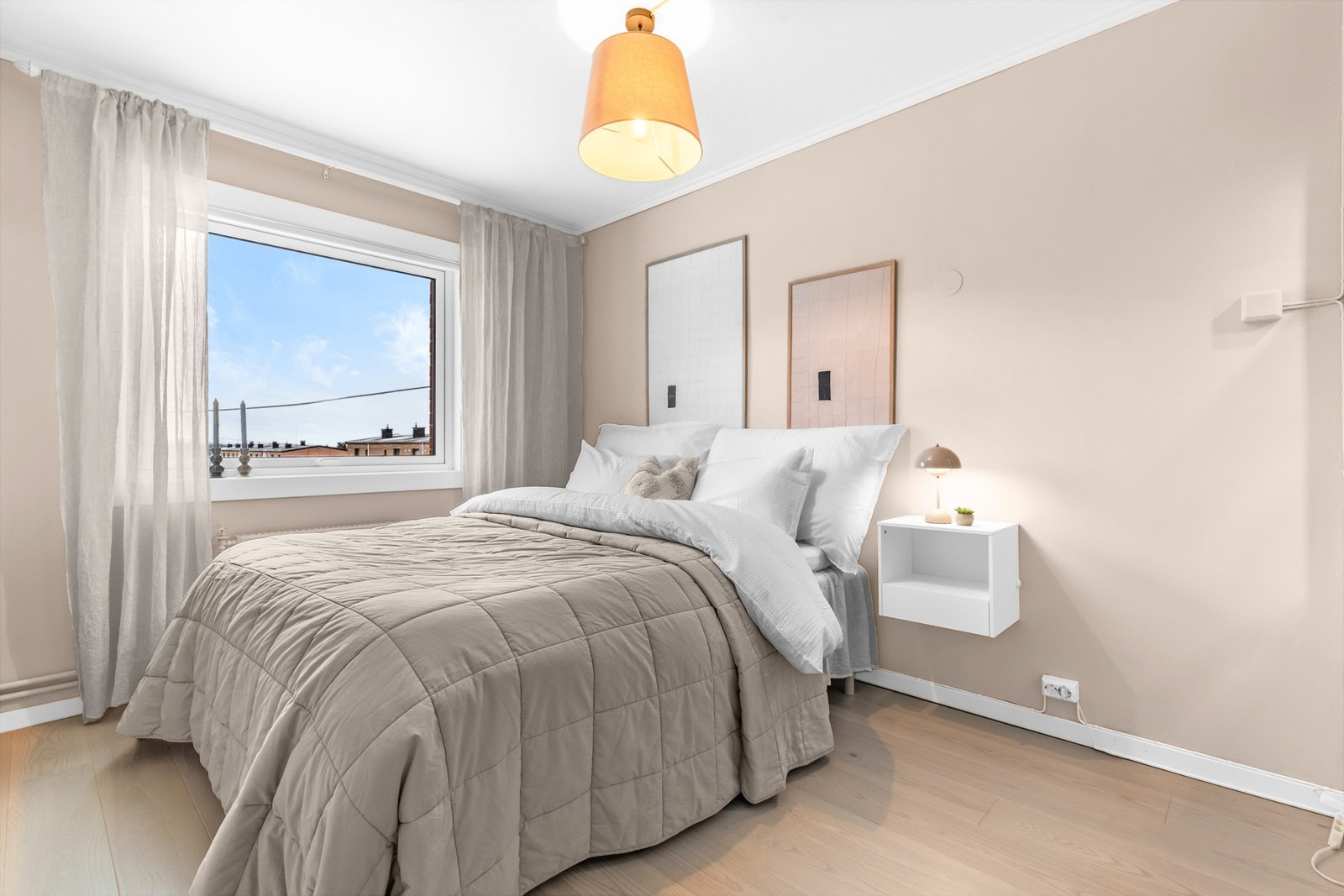 Rommet er vendt ut mot Østmarka og rolige områder. Galleribilde