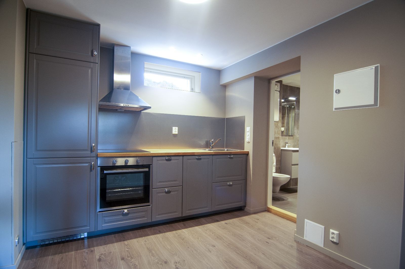 Nytt kjøkken med integrerte vitevarer. Galleribilde