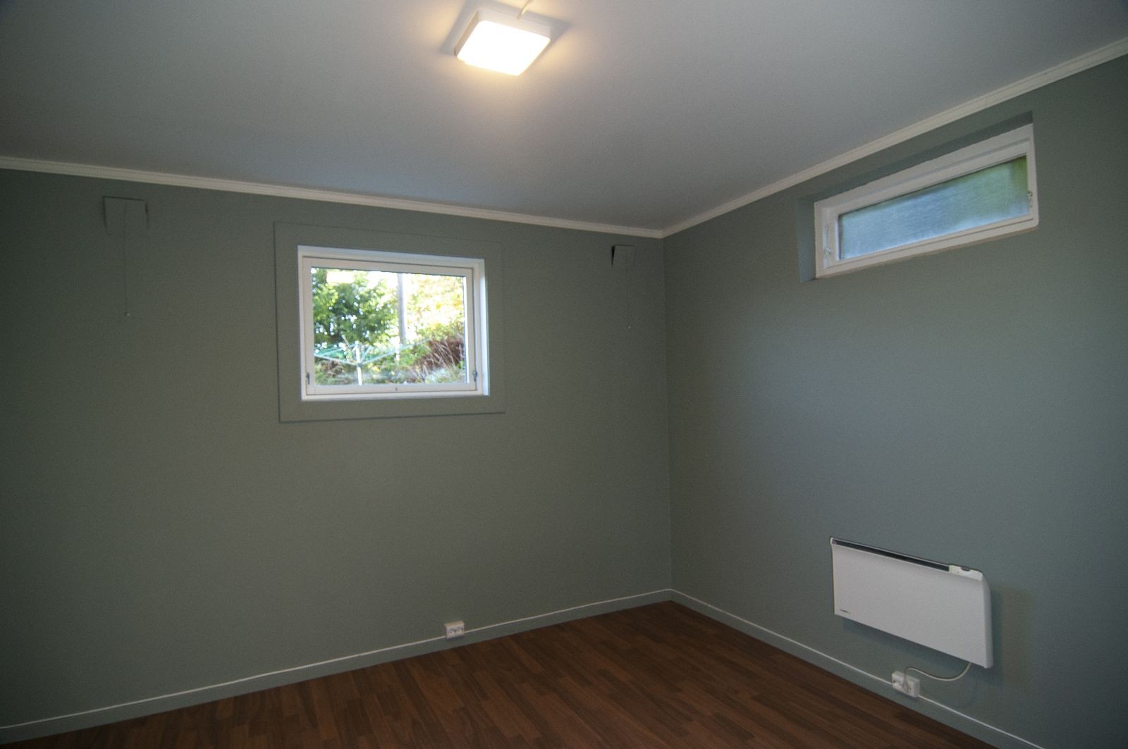 Soverom med god plass til dobbetseng og skap. Galleribilde