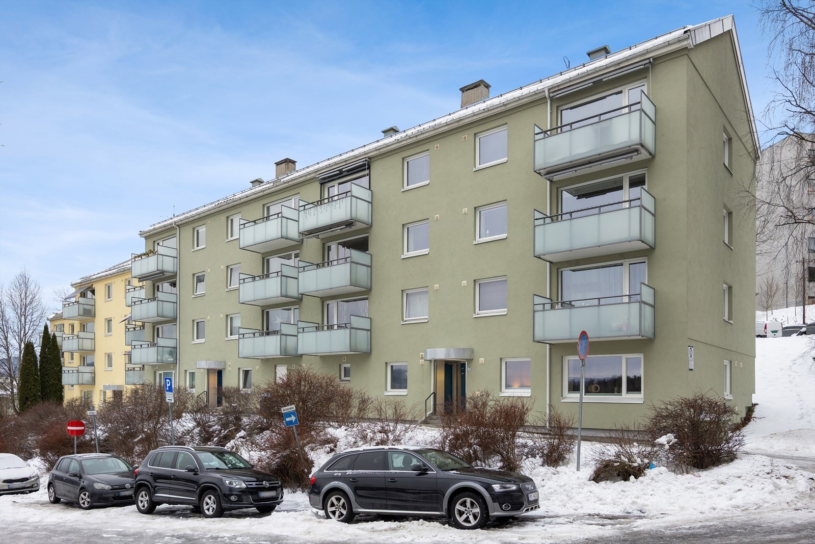 Leiligheten ligger i et fredelig og barnevennlig område på Lindeberg, med en fin balanse mellom bynærhet og grønne omgivelser. Galleribilde