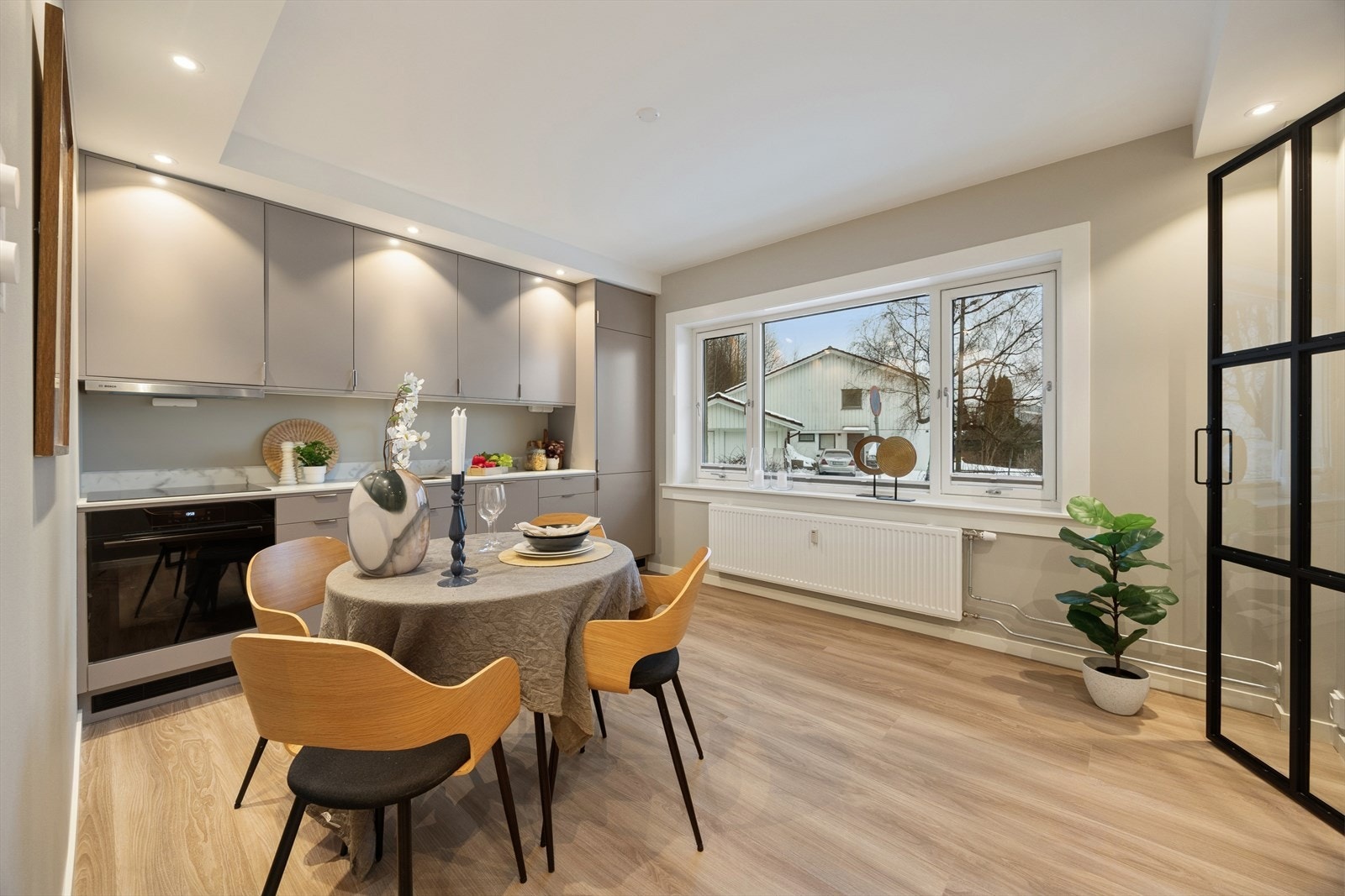 Dette er en moderne og pen 3-roms eierleilighet på populære Lindeber. Galleribilde