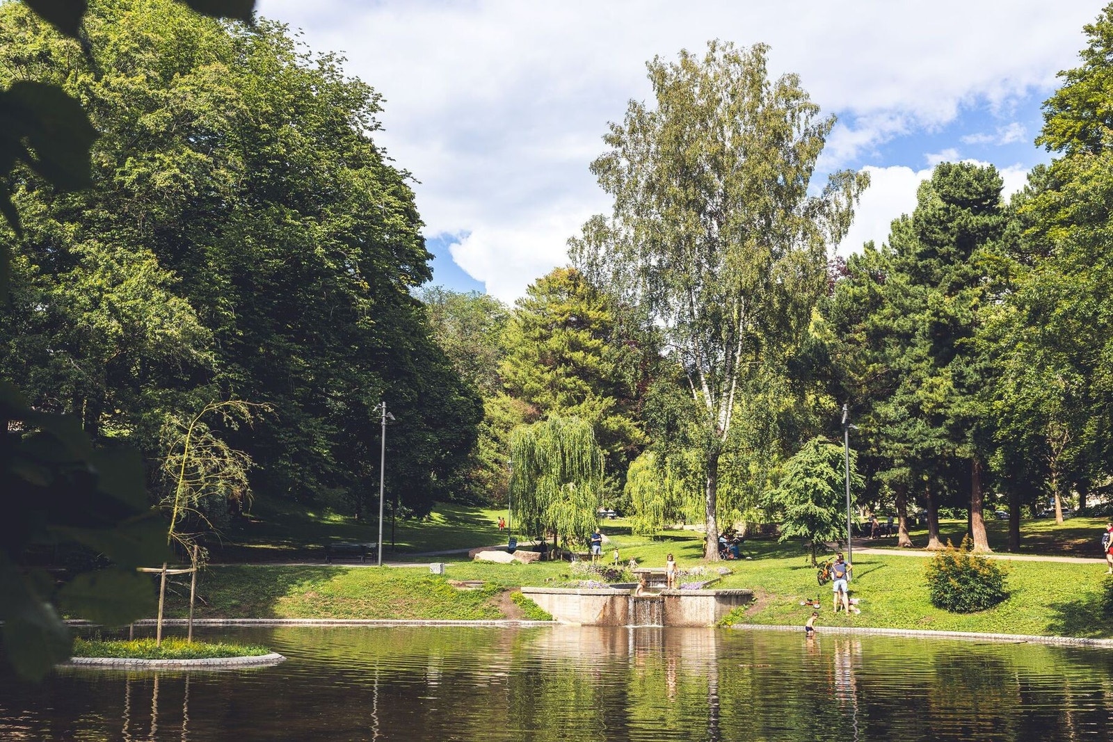Like i nærheten er det flere fine parker som inviterer til både piknik og ballspill. Galleribilde