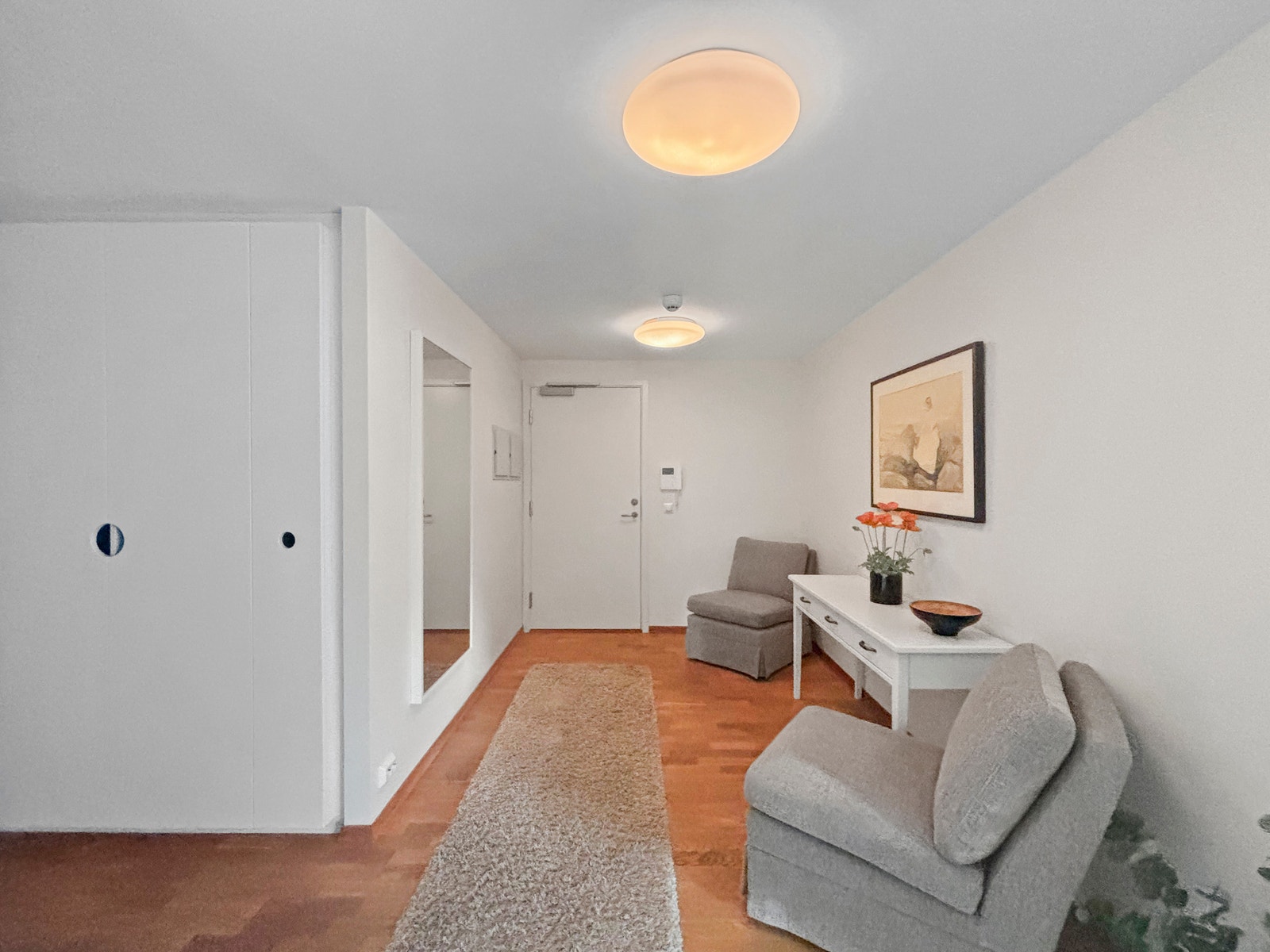 Hyggelig og romslig inngangsparti Galleribilde