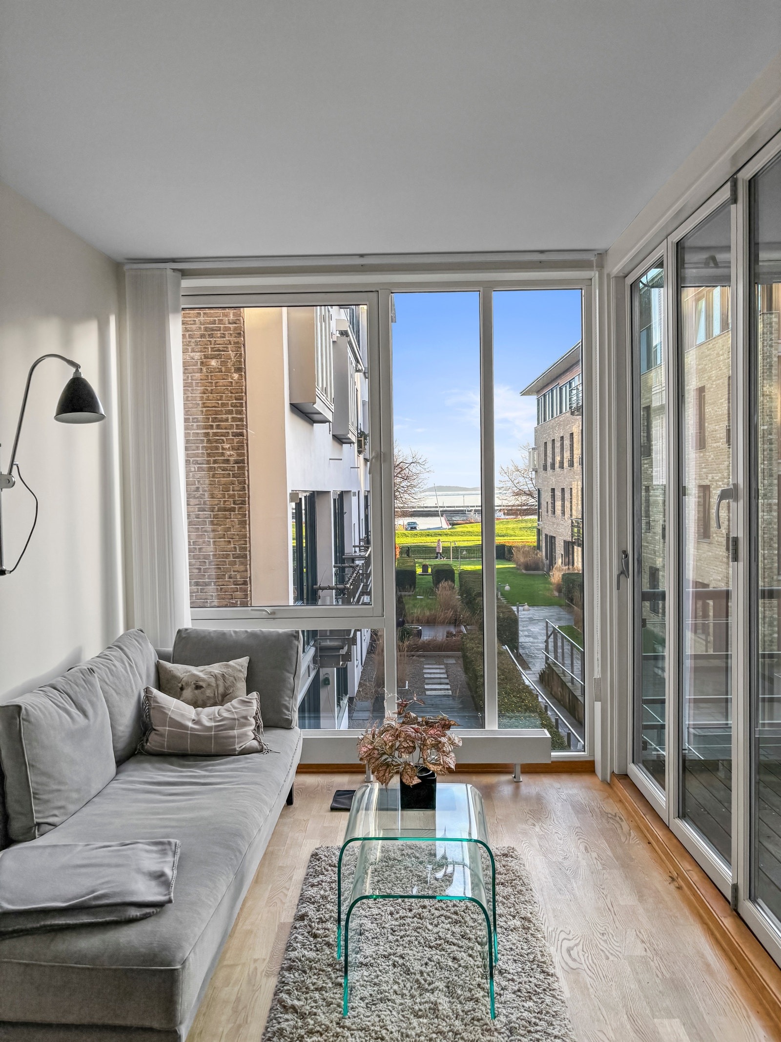 Nydelig utsikt mot sjøen og Nupen-parken Galleribilde